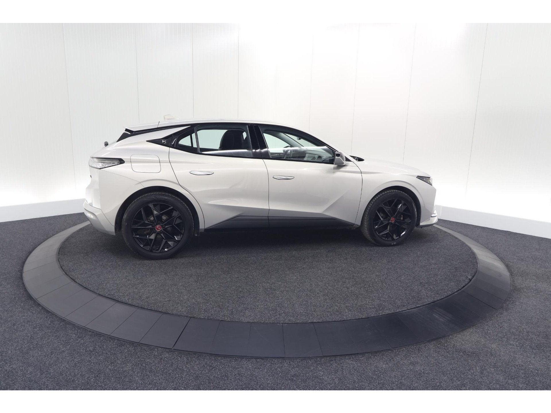 DS 4 PureTech 130 EAT8 Performance Line | Camera | Apple Carplay | Alcantara® bekleding | Parkeersensensoren