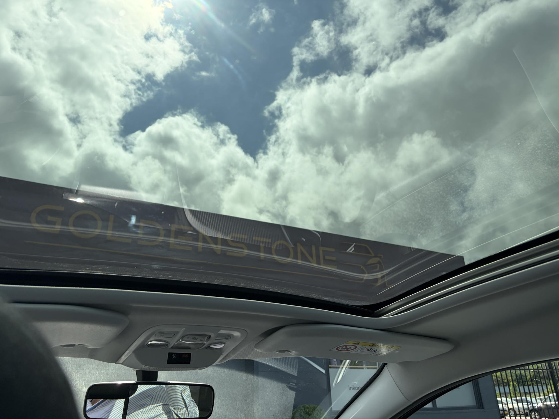 Peugeot 2008 1.2 PureTech Blue Lion D-riem vv in 2024 l Pano l Navi l 110pk l Trekhaak l Carplay l Airco l Cruise l Pdc l Recent beurt gehad l N.A.P l Apk tot 01-2027