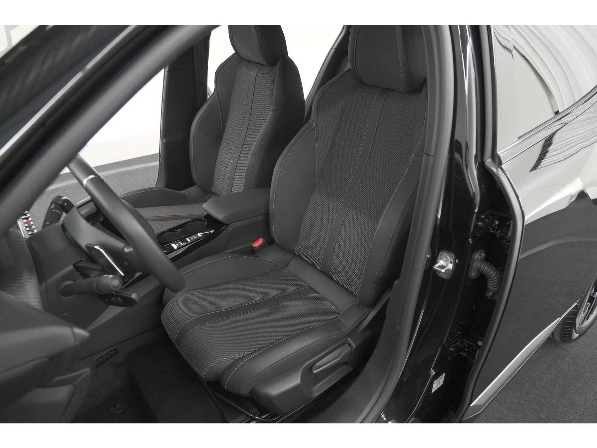 Peugeot 2008 1.2 Hybrid 136 GT | Camera | Apple Carplay | Parkeersensoren