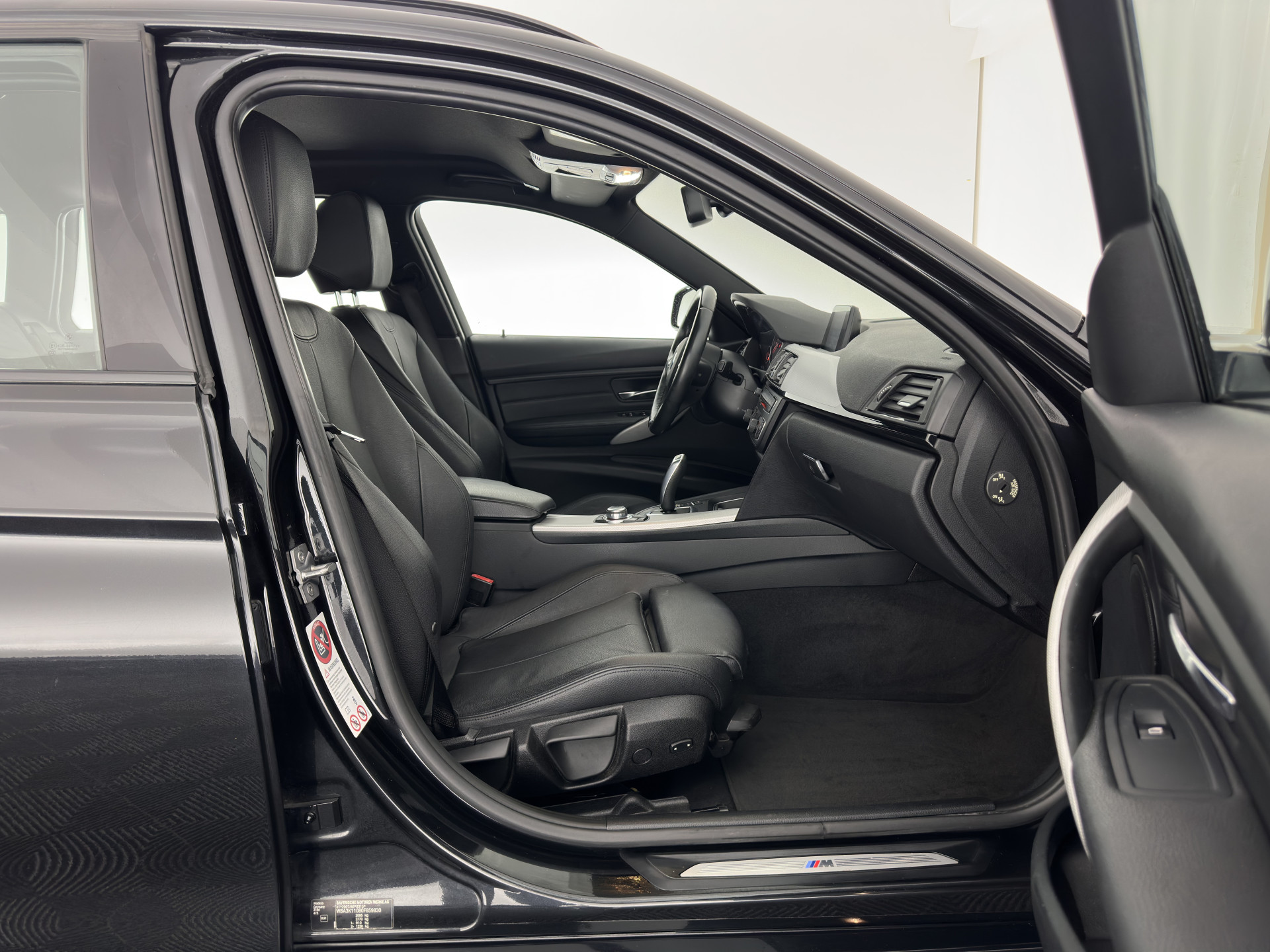 BMW 3-serie Touring 318d High Executive M-Sportpack Aut. *FULL-LEATHER | HEATED-SPORTSEATS | NAVI-FULLMAP | ECC | PDC | CRUISE | 18''ALU*