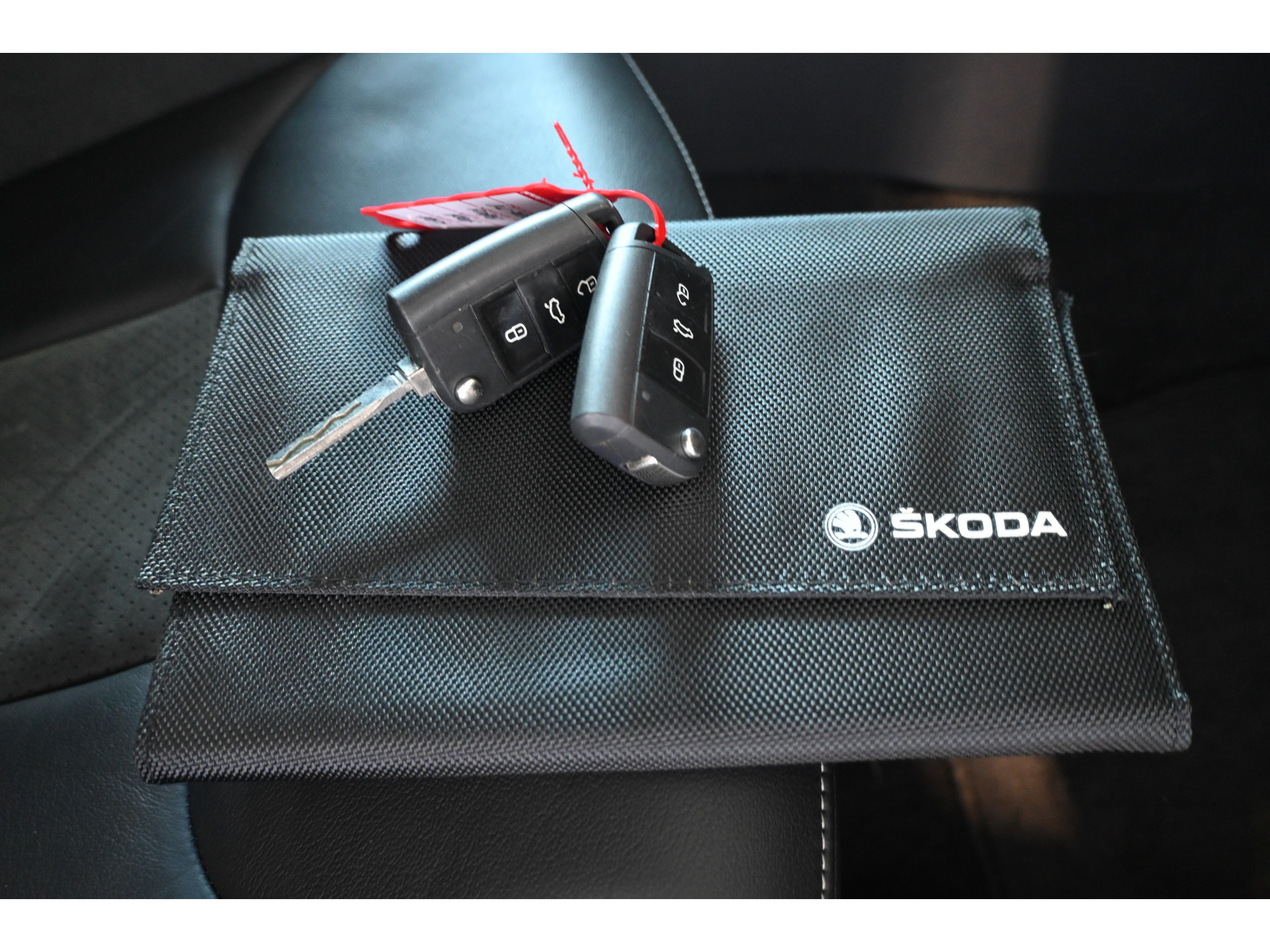 ŠKODA Scala 1.0 TSI Business Edition Nap! Adaptieve Cruise Clima Lane Assist Trekhaak Stoelverwarming CarPlay Goed Onderhouden! Inruil Mogelijk!