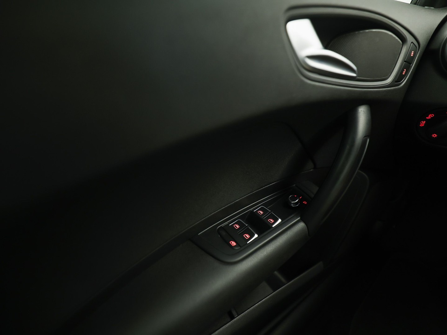 Audi A1 Sportback 1.0 TFSI Sport (NAVIGATIE, 5 DEURS, CLIMATE, STOELVERWARMING, SPORTSTOELEN, PARKEERSENSOREN, LED ACHTERLICHTEN, LM VELGEN, NIEUWE APK, NIEUWSTAAT)