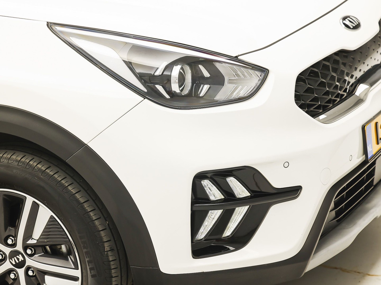 Kia Niro 1.6 GDi PHEV DynamicLine 141Pk Automaat (1e EIGENAAR, APPLE CARPLAY, GROOT NAVI, CAMERA, TREKHAAK, SPORTSTOELEN, ADAPTIVE CRUISE, GETINT GLAS, LEDER, NIEUWSTAAT)