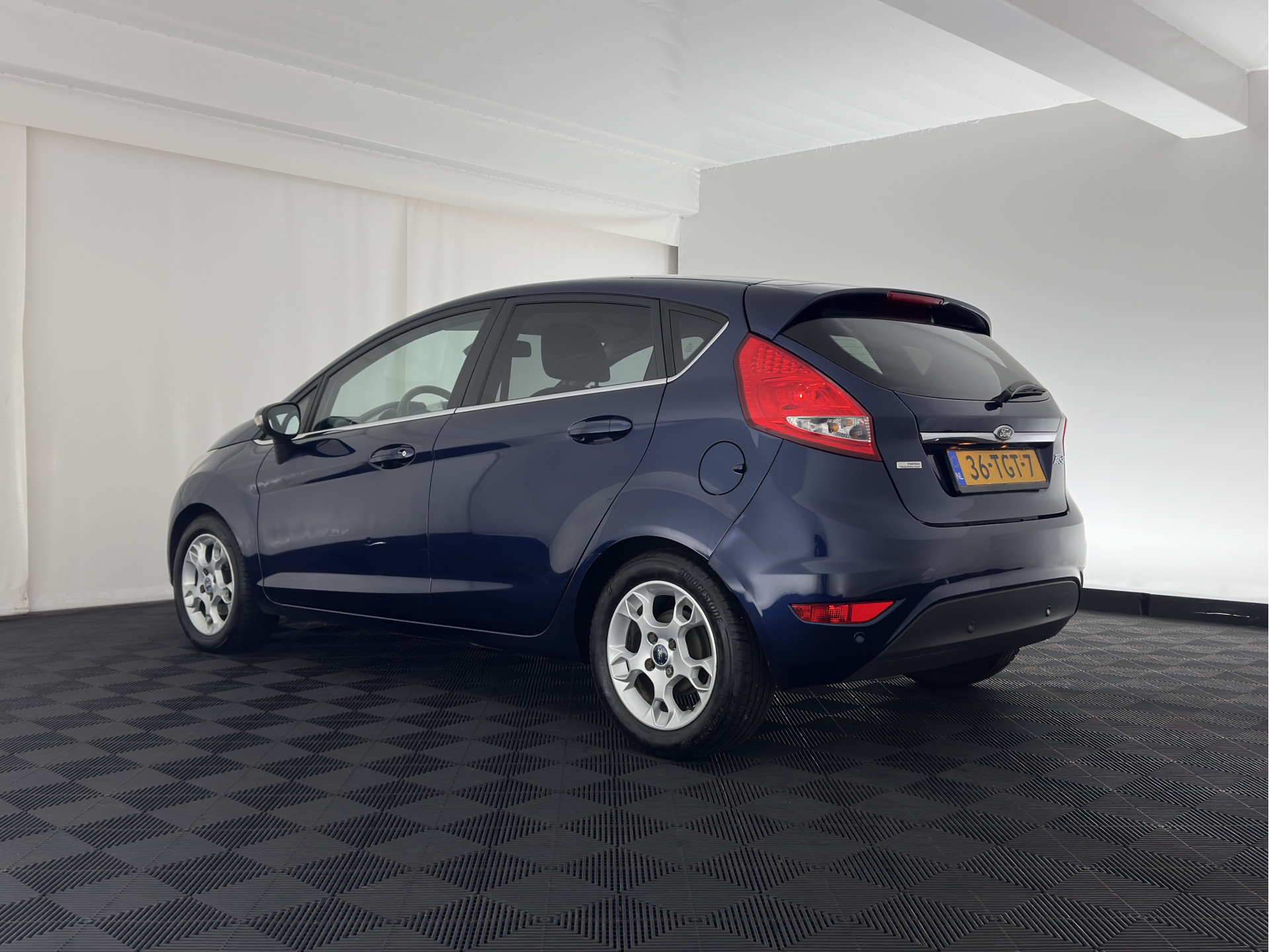 Ford Fiesta 1.6 TDCi ECOnetic Titanium *LEATHER-FABRIC | NAVI-FULLMAP | HEATED-COMFORTSEATS | ECC | PDC | CRUISE | PRIVACY-GLASS | 14''ALU*