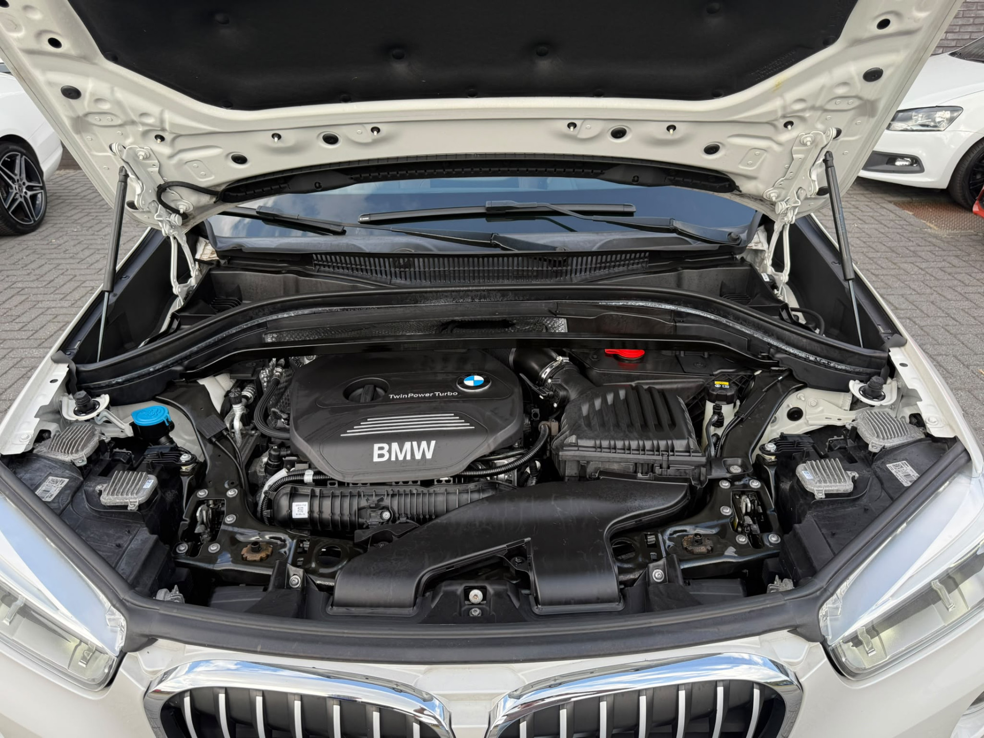 BMW X1 xDrive20i xLine | 3E EIGENAAR | 3/6/12MND GARANTIE| PANO DAK | HEAD UP | LEDER | NAVI |
