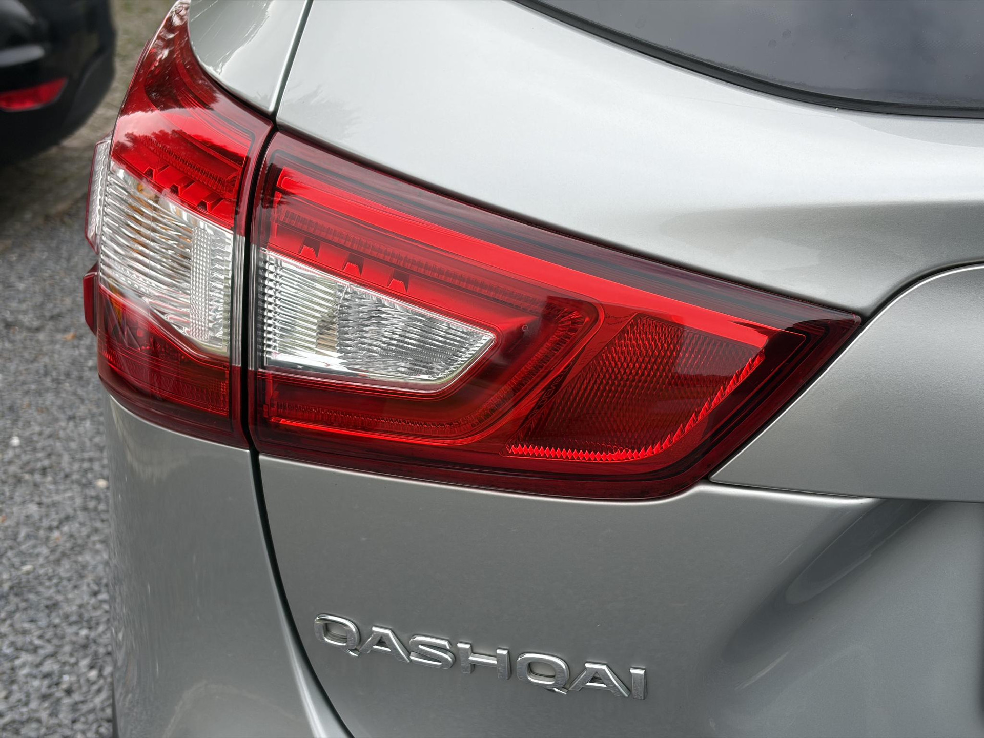 Nissan Qashqai 1.2 N-Connecta ✓Net beurt gehad✓360° Camera✓Navi✓Trekhaak✓Pano✓Pdc V+A✓Keyless✓18'Lm velgen✓Clima✓Cruise✓Rijstrooksensor✓116pk✓6 Bak✓N.A.P✓Apk tot 10-2027
