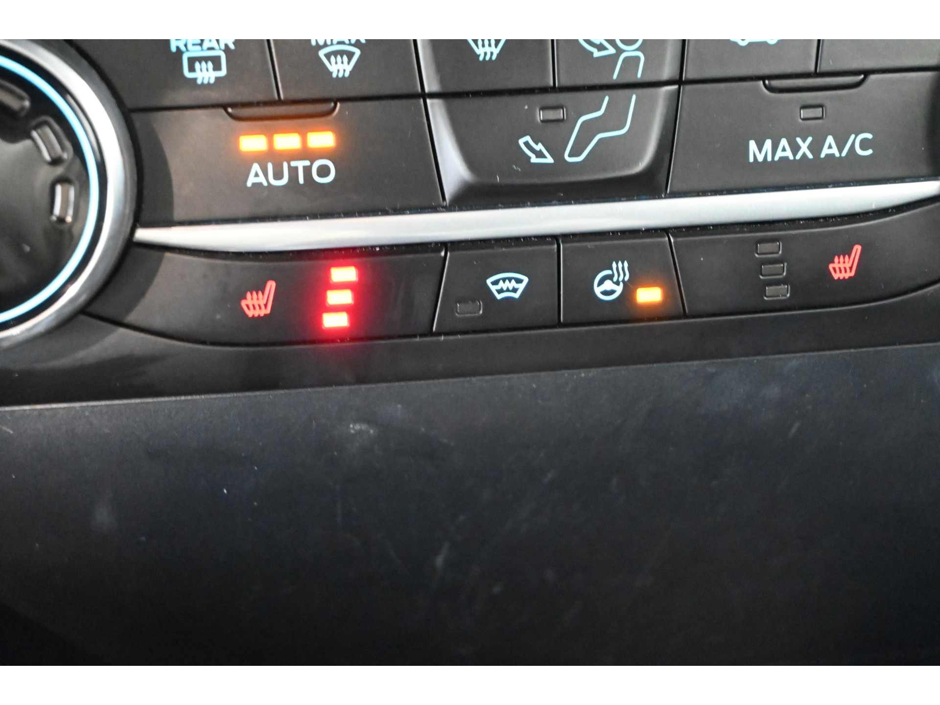 Ford Fiesta 1.0 EcoBoost Hybrid Active X Navigatie Caplay Stoel/Stuurverwarming Goed Onderhouden! Inruil Mogelijk!
