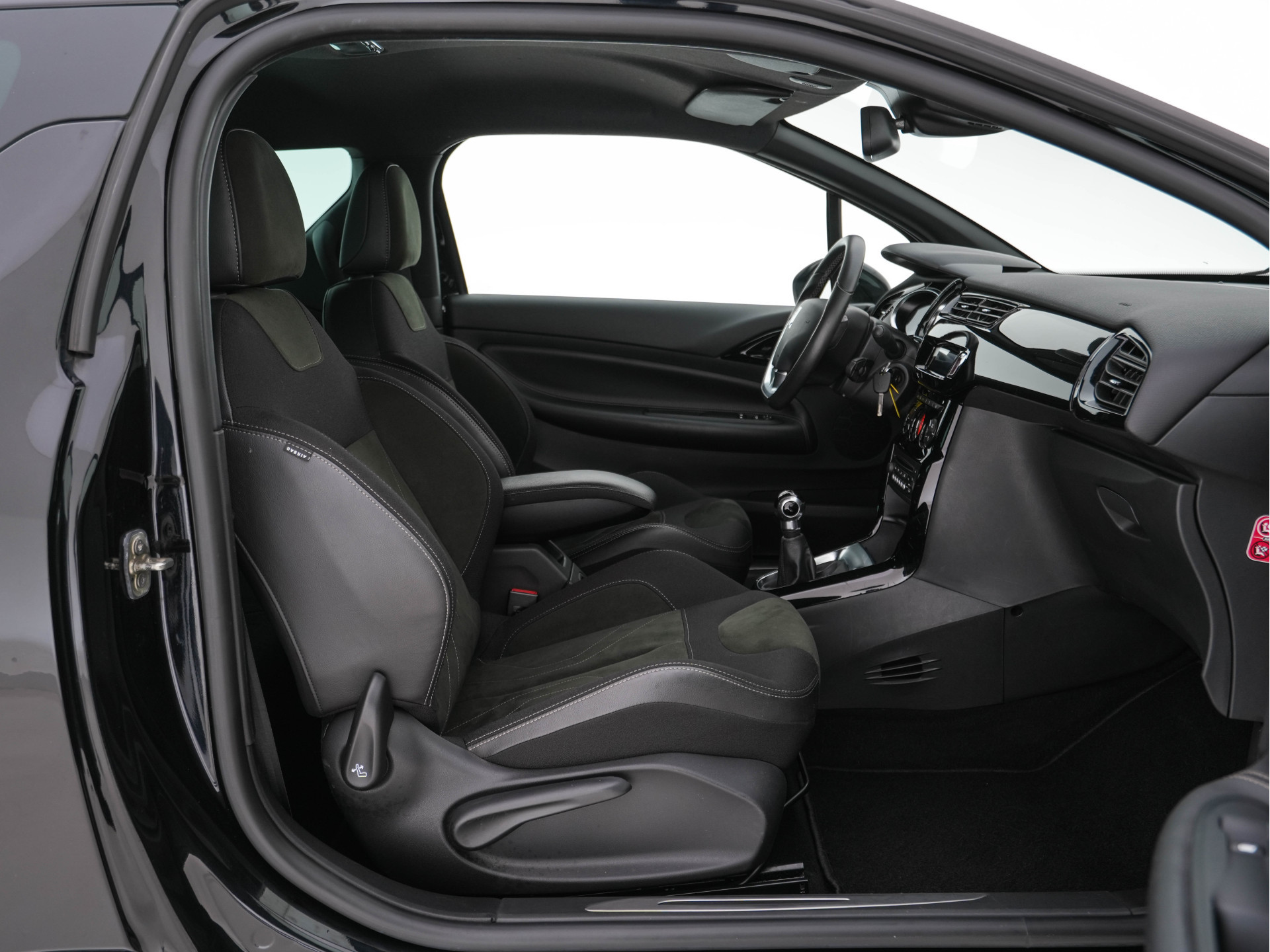 DS 3 1.6 BlueHDi Business *ALCANTARA-MICROFIBRE | SPORT-SEATS | ECC | PDC | CRUISE | PRIVACY-GLASS | 16''ALU*