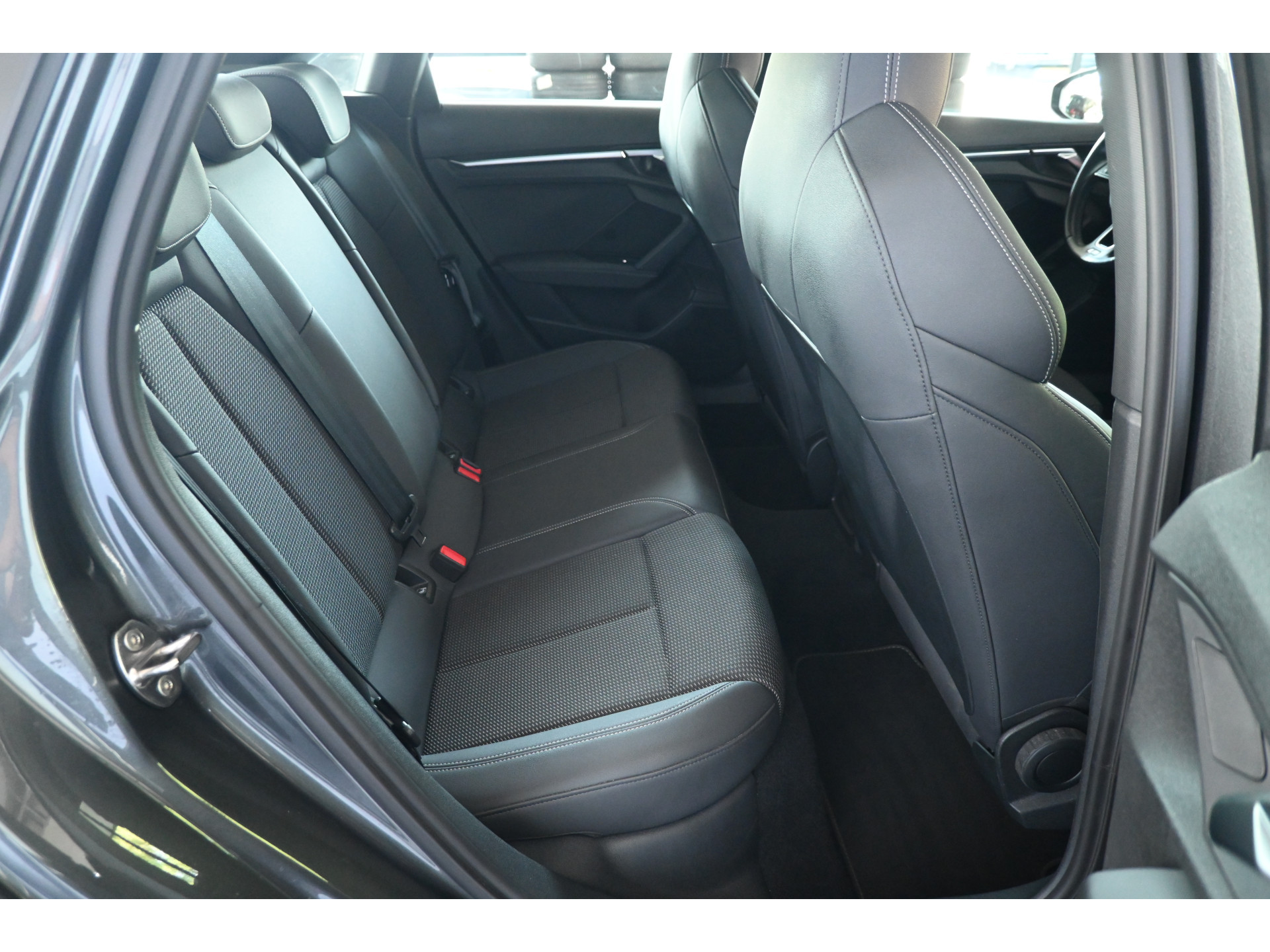 Audi A3 Limousine 30 TFSI S Edition Virtual Cockpit Adaptieve Cruise Led Clima Carplay Inruil Mogelijk!