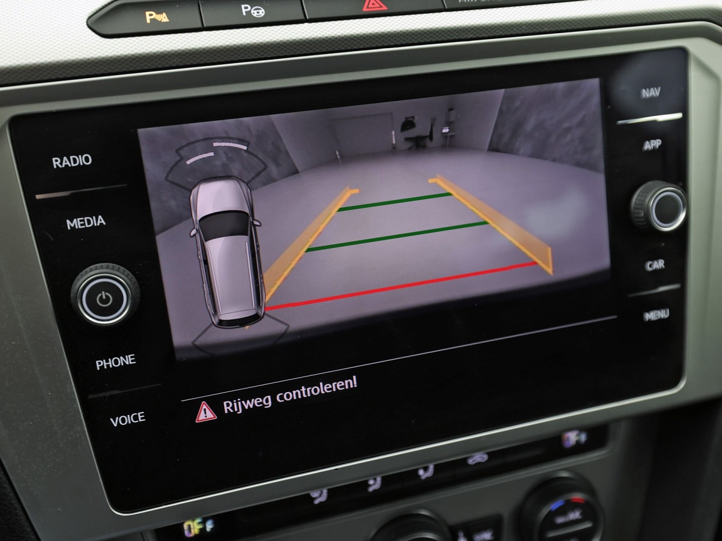 Volkswagen Passat Variant 1.4 TSI ACT Highline 150Pk Automaat (APPLE CARPLAY, GROOT NAVI, CLIMATE, CAMERA, SPORTSTOELEN, GETINT GLAS, KEYLESS START, ADAPTIVE CRUISE,