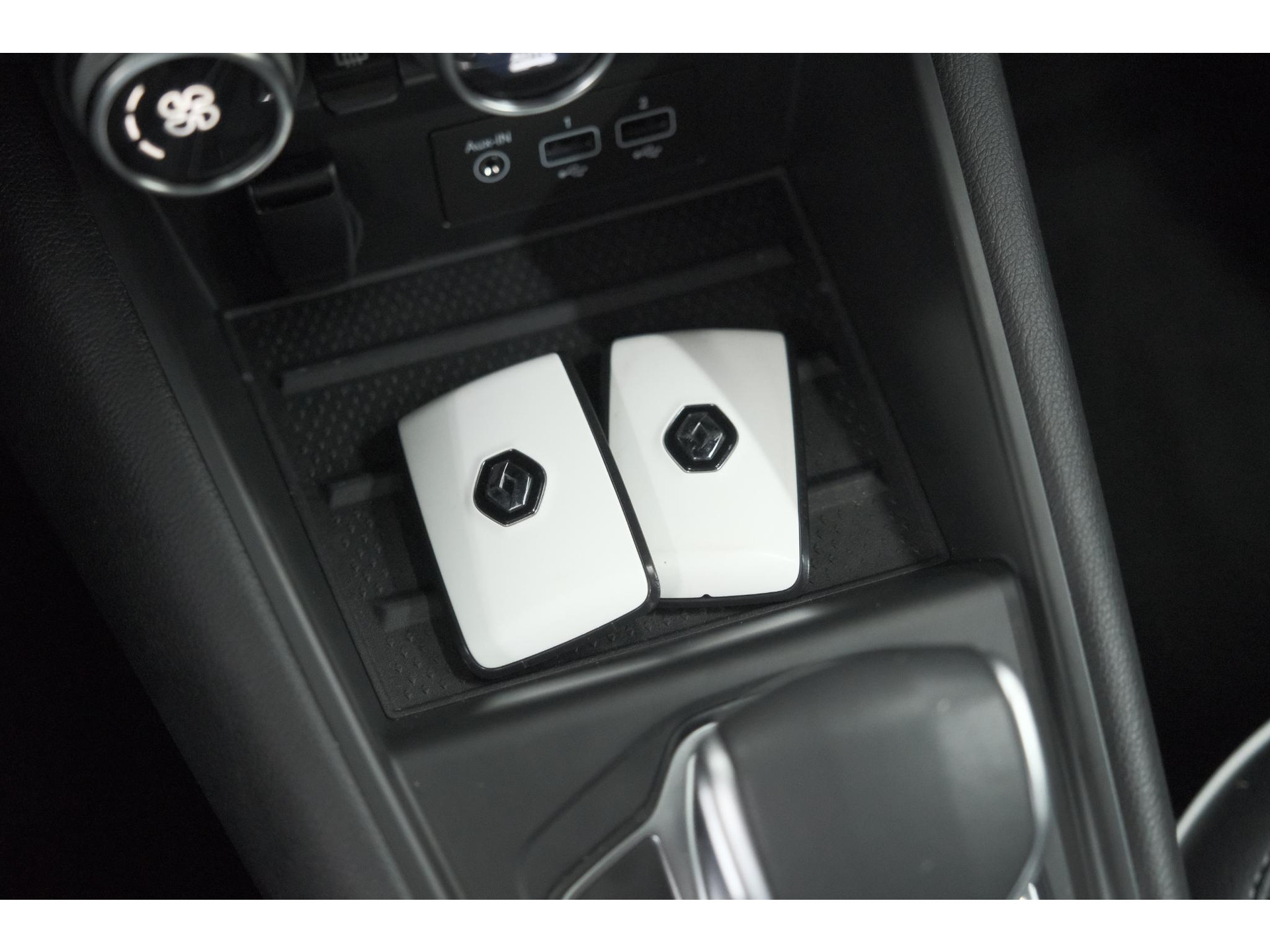 Renault Captur 1.6 E-Tech Plug-in Hybrid 160 Intens | Trekhaak | Camera | Adaptieve Cruise Control | Dodehoekdetectie