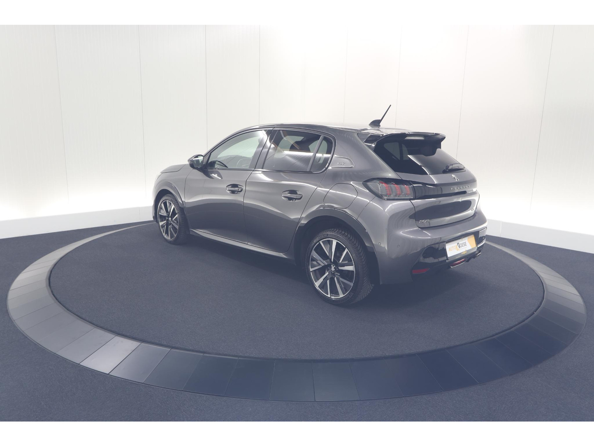 Peugeot 208 PureTech 100 EAT8 GT | Camera | Dodehoekdetectie | Navigatie | Apple Carplay