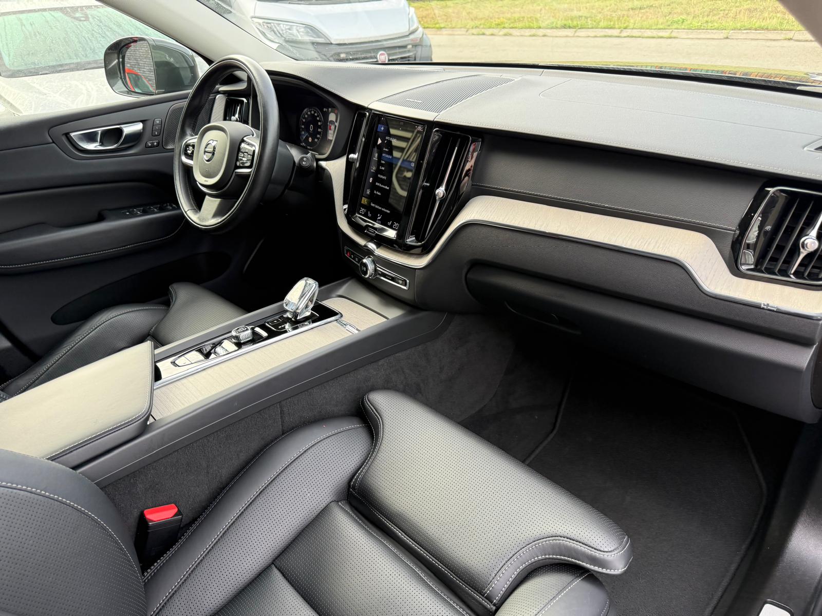 Volvo XC60 2.0 T8 Plug-in hybrid AWD Inscription Exclusive | 1E EIGENAAR | 3/6/12 MND GARANTIE | PANO | LED | ACC | DAB | CARPLAY | TREKHAAK | STOELKOELING |