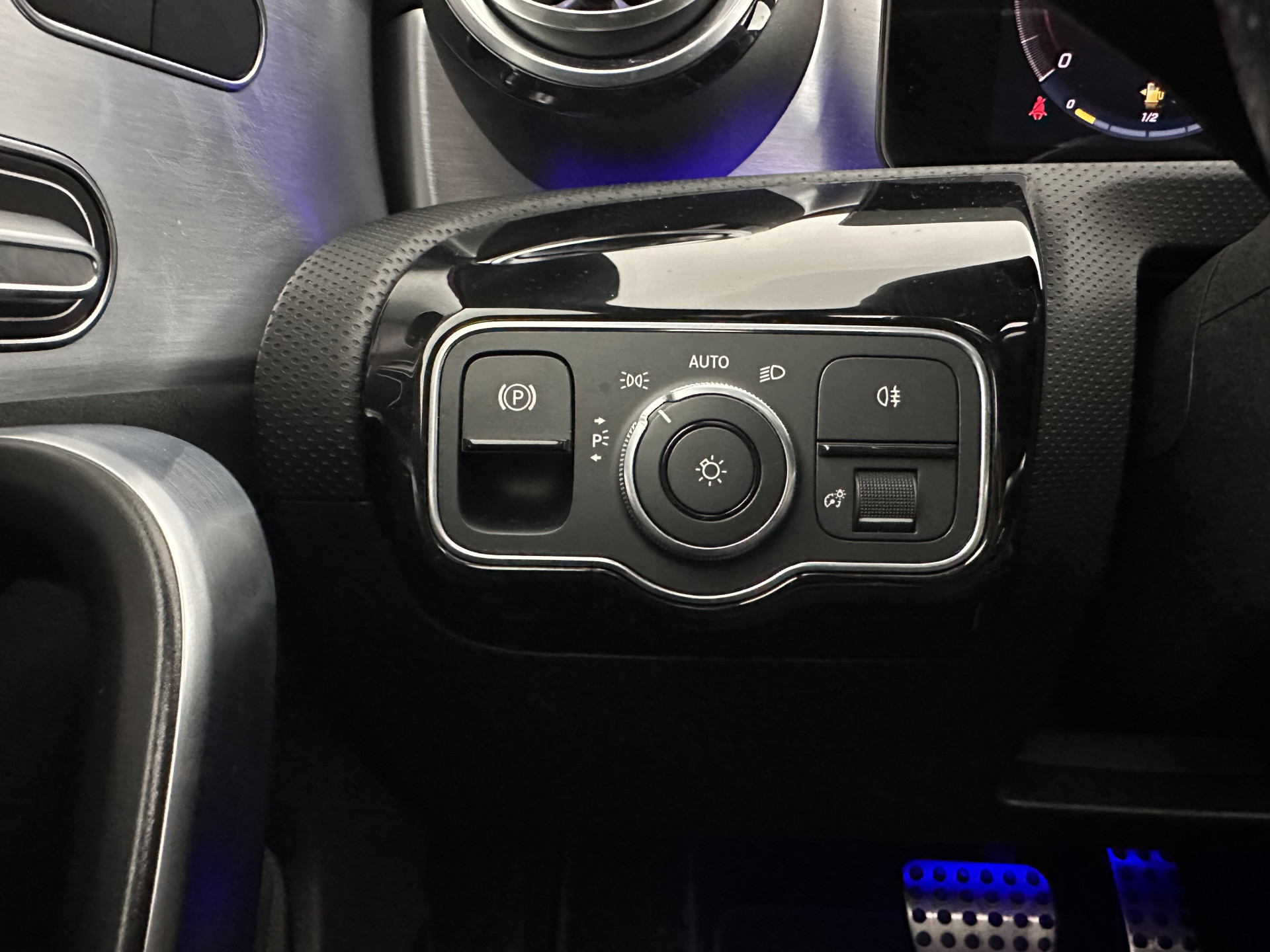 Mercedes-Benz CLA-klasse Shooting Brake 250 e Business Solution AMG Limited (INCL.BTW) *PANO | LEATHER-MICROFIBRE | MULTIBEAM-LED | AMBIENT-LIGT | BLIND-SPOT | HEATED-SPORTSEATS | WIDE-SCREEN-DIGICOCKPIT | DAB+ | NAVI-FULLMAP | CAMERA | PRIVACY-GLASS |  1