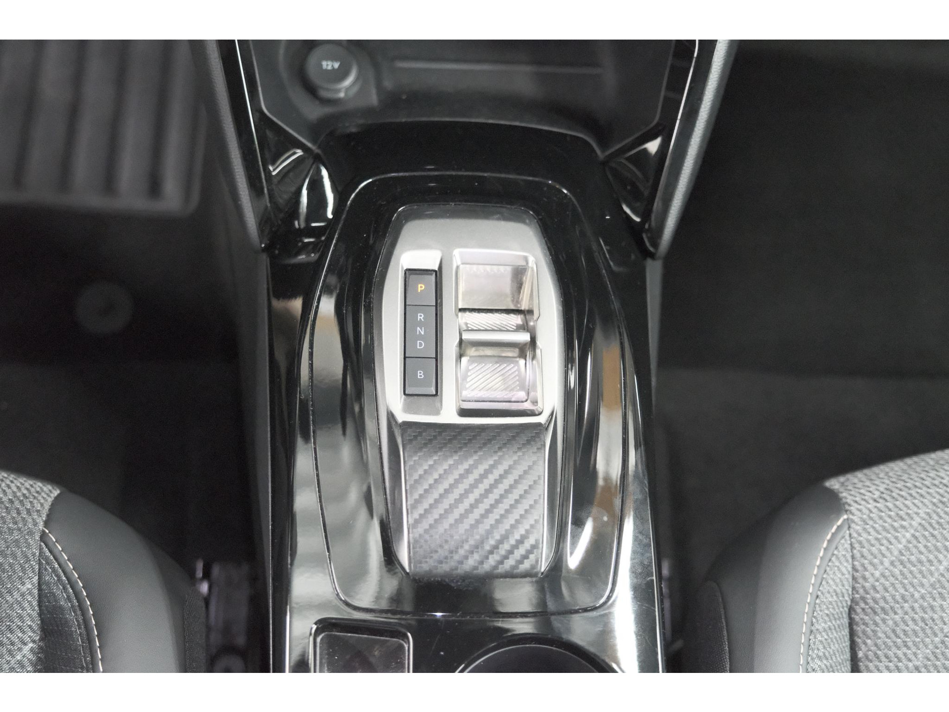 Peugeot e-2008 EV Allure 54 kWh | 97,9% SOH | 11 KW Lader | Apple Carplay | Parkeersensoren