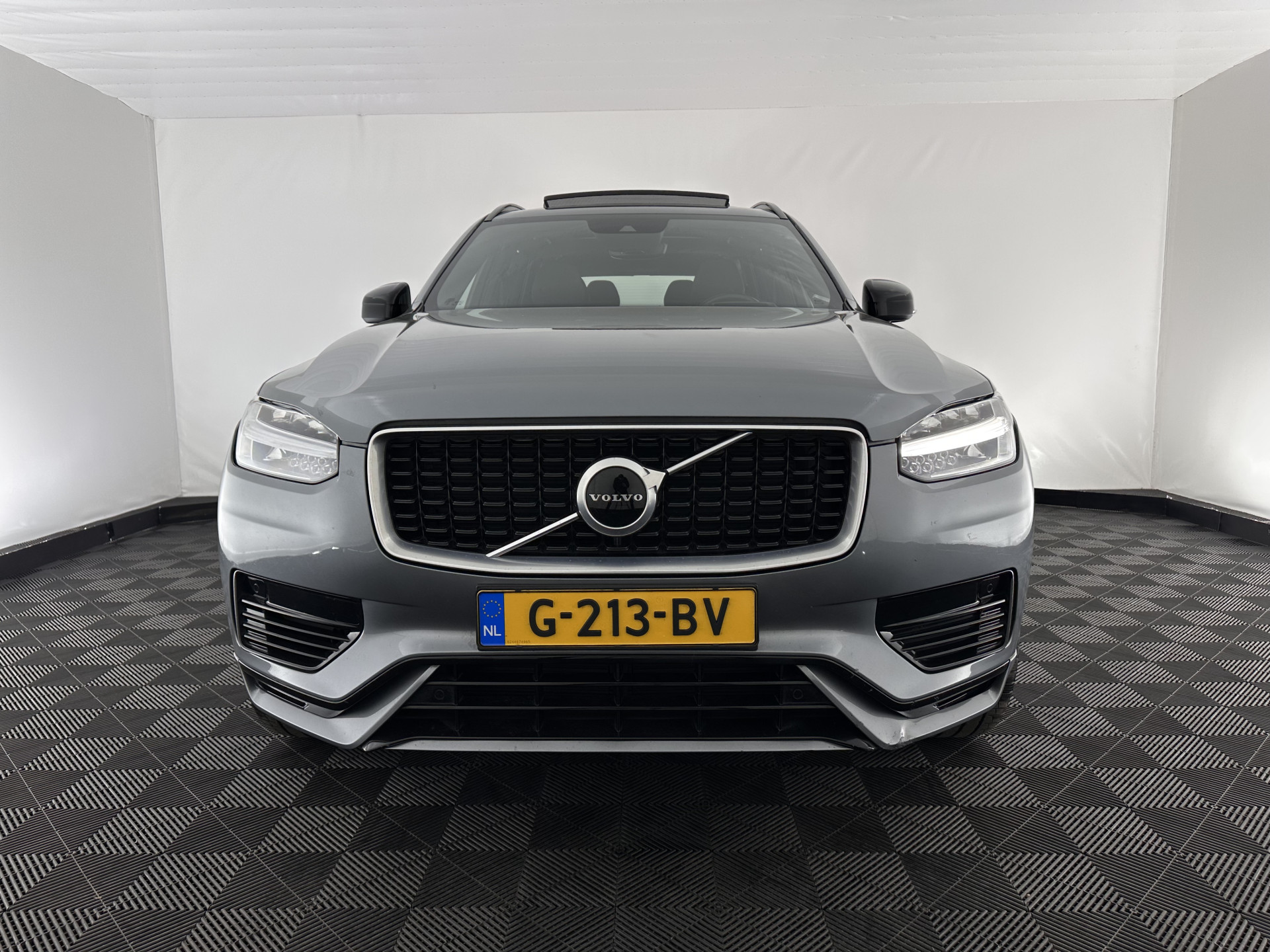 Volvo XC90 2.0 T8 R-Design Twin Engine AWD [ 7-Pers. ] (Plug-In) Aut. *PANO | LEATHER-ALCANTARA | FULL-LED | MEMORY-PACK | DIGI-COCKPIT | NAVI-FULLMAP | CARPLAY | ECC | HEATED-SPORTSEATS | LANE-ASSIST | PDC | HEAD-UP | TOWBAR | 20"ALU*