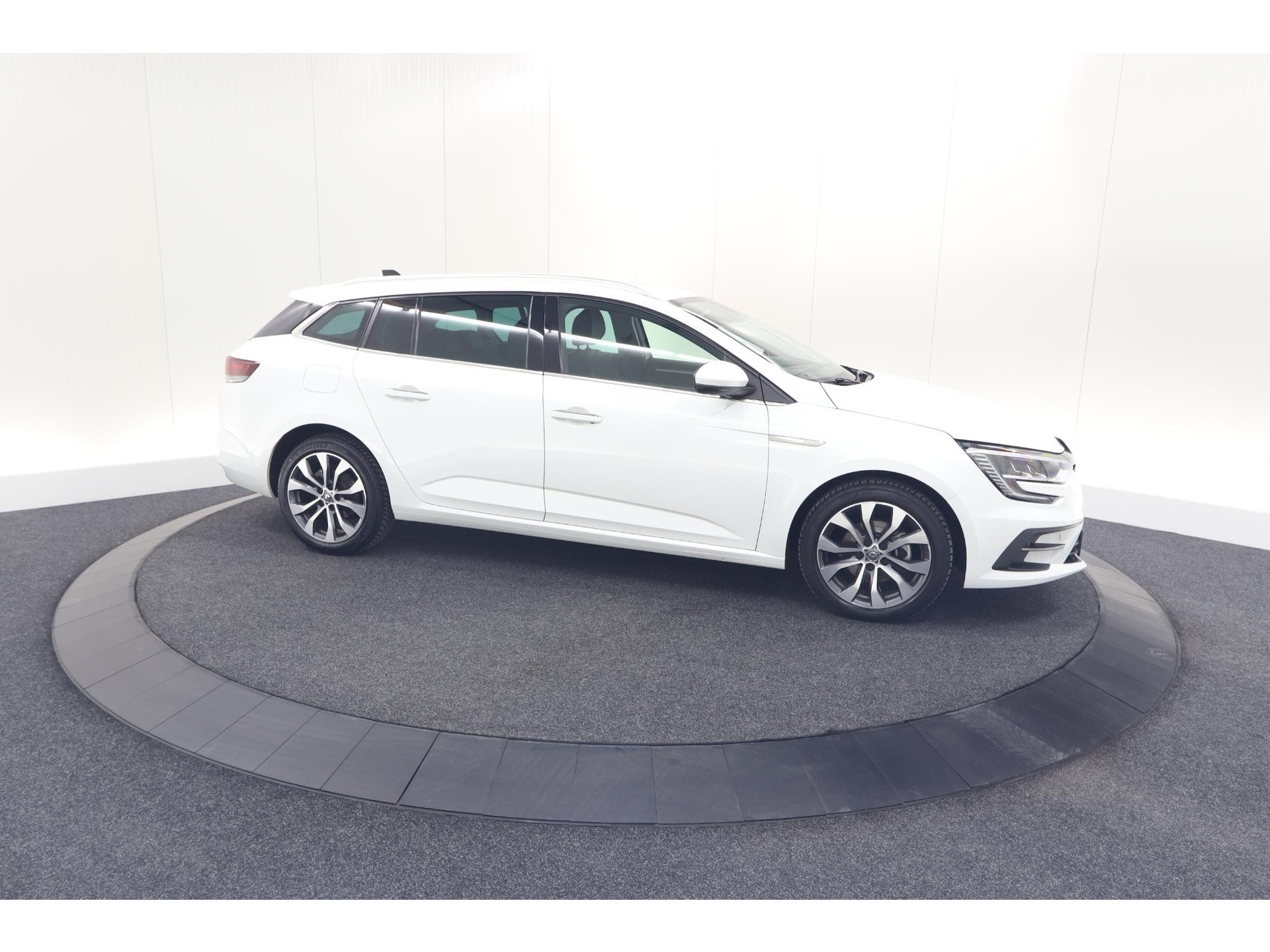 Renault Mégane Estate TCe 140 EDC Techno | Trekhaak | Camera | Navigatie | 9.3 Inch Groot Scherm