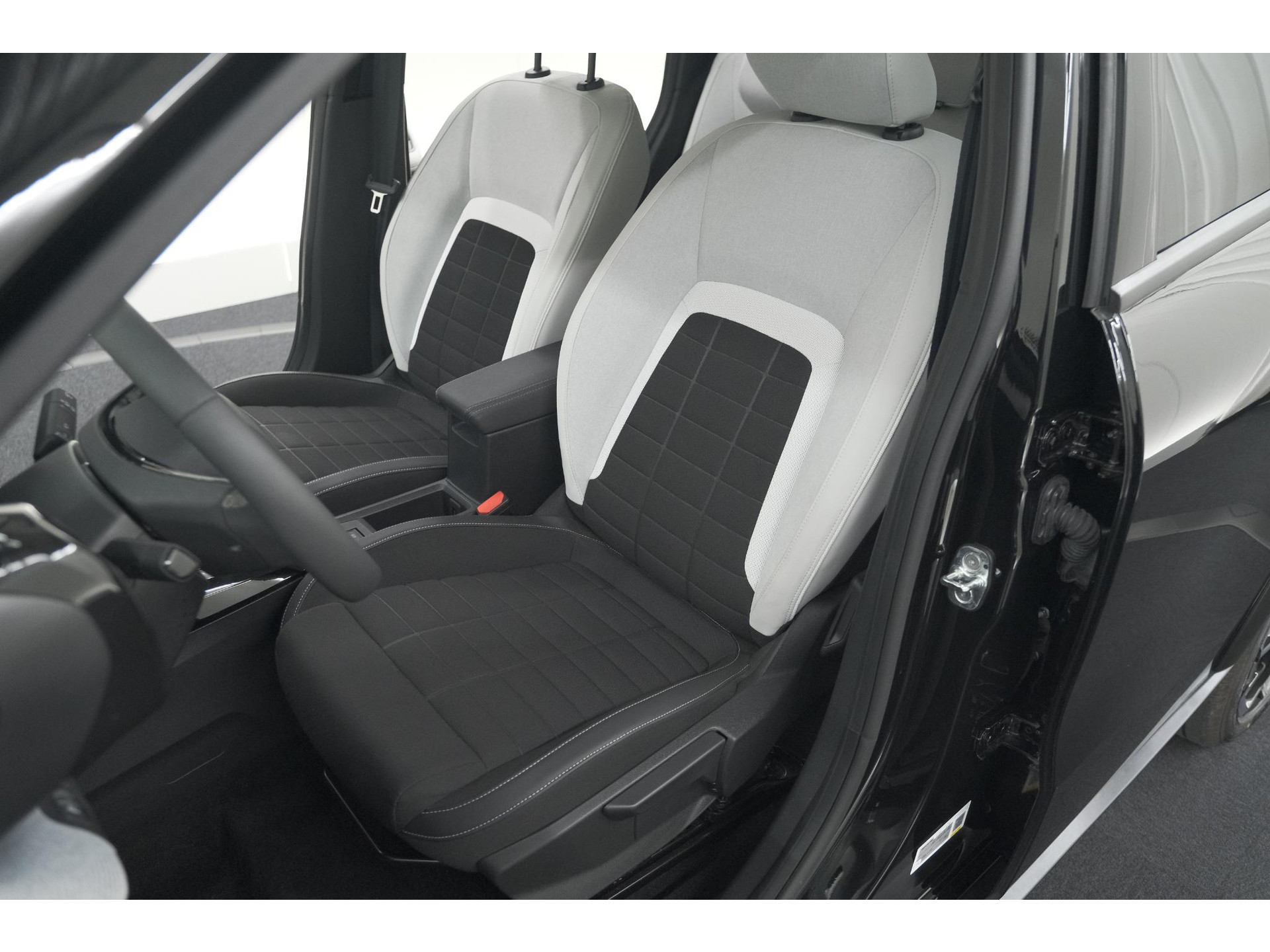 Citroen Ë-C3 Max 113pk 44 kWh | 7 KW Laadfunctie | Camera | Navigatie | Apple Carplay | Parkeersensoren