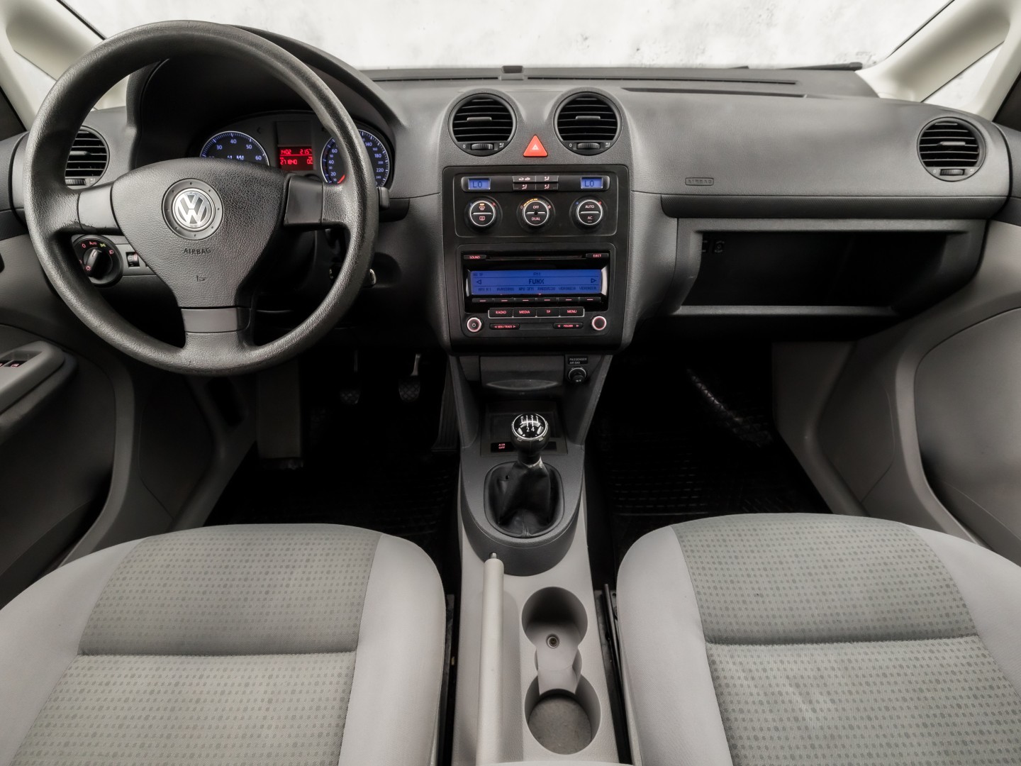 Volkswagen Caddy 1.4 Life 5 Persoons (CLIMATE, SCHUIFDEUREN, ELEK RAMEN, NIEUWE APK, NIEUWSTAAT)