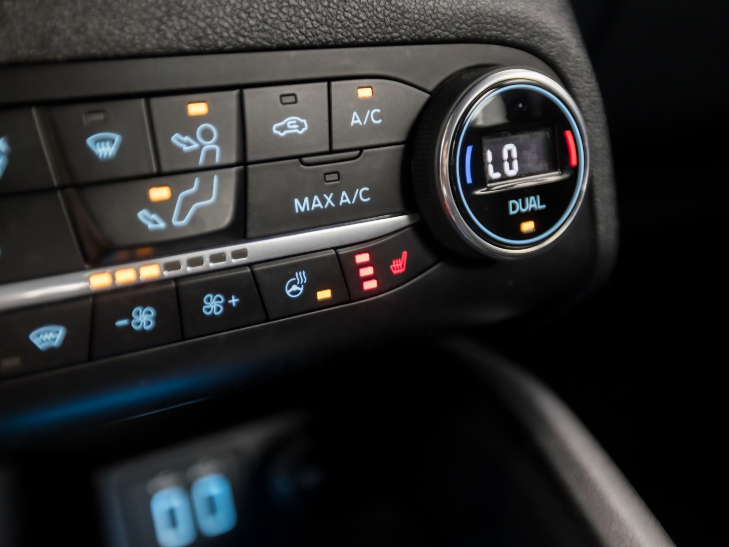 Ford Focus Wagon 1.0 EcoBoost ST Line Sport 125PK (APPLE CARPLAY, GROOT NAVI, STUUR/STOELVERWARMING, GETINT GLAS, CAMERA, ADAPTIVE CRUISE, SPORTSTOELEN, KEYLESS, LANE ASSIST, NIEUWSTAAT)