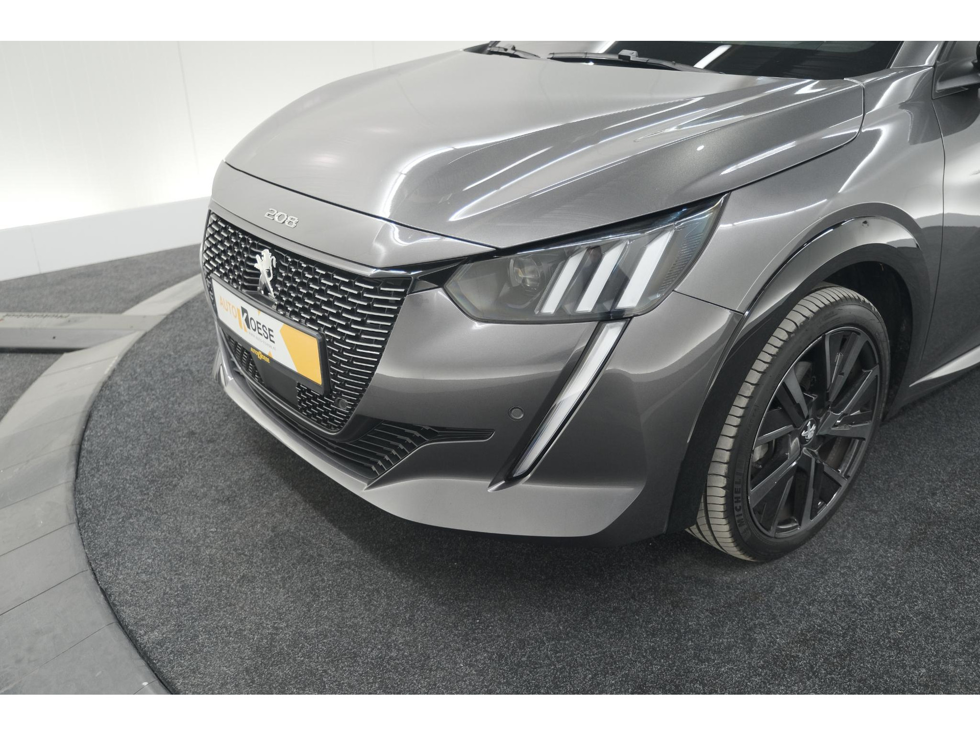Peugeot 208 PureTech 100 GT | Camera | Adaptieve Cruise Control | Navigatie | Apple Carplay