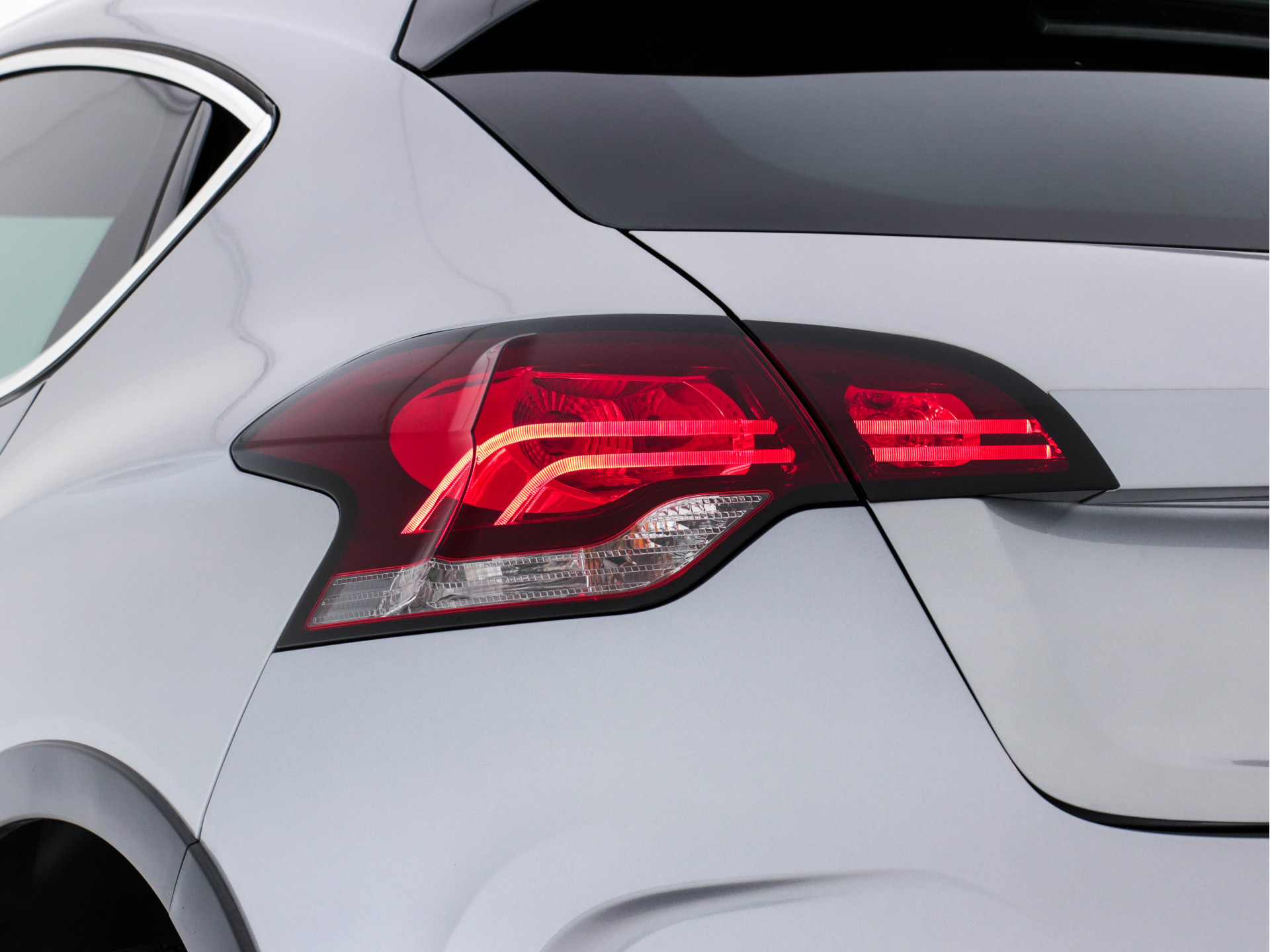 DS 4 Crossback 1.6 BlueHDi Business-Pack Aut. *NAVI-FULLMAP | FULL-LED | LEATHER-MICROFIBRE | DAB+ | ECC | PDC | CRUISE | KEYLESS | PRIVACY-GLASS | SPORT-SEATS | TOWBAR | 16"ALU*