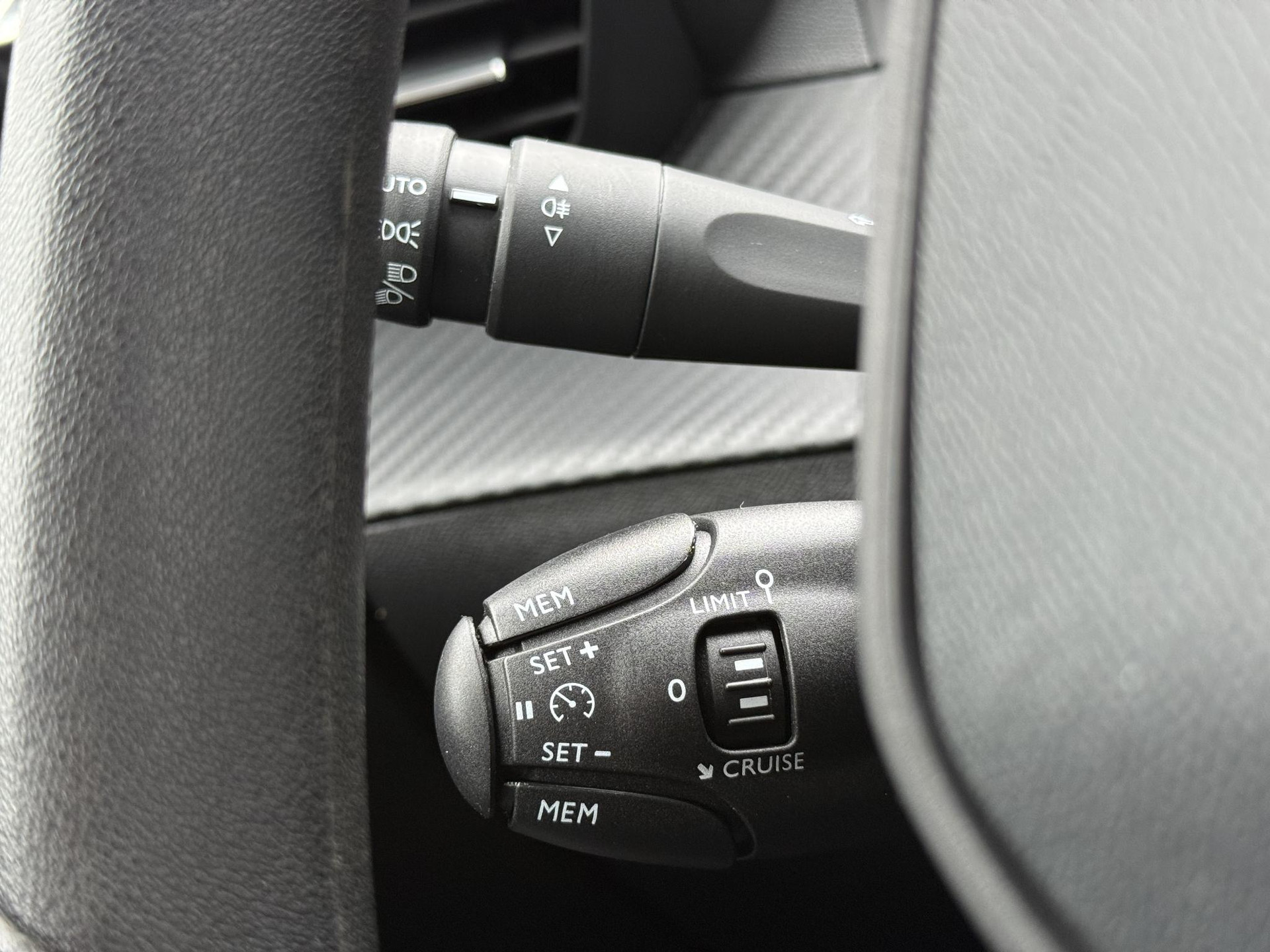 Peugeot 208 1.2 PureTech Like 1e Eigenaar,Apple Carplay/Android Auto,Camera,Navi,Clima,Cruise,Weinig Km,Zeer Zuinig,Apk tot 07-2027
