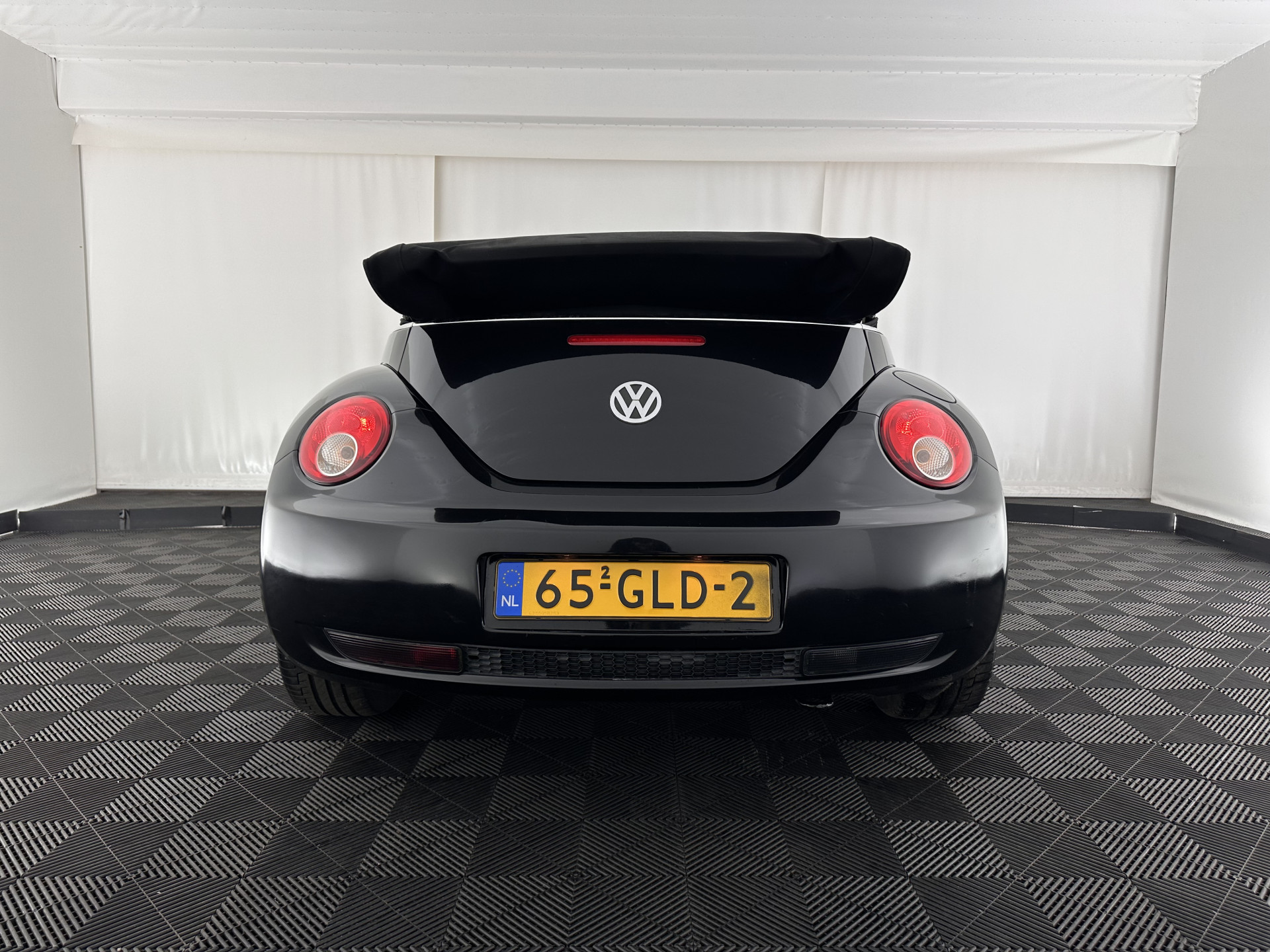 Volkswagen New Beetle Cabriolet 1.6 Highline *AIRCO | CRUISE | COMFORTSEATS | RADIO-CD/MP3 | 17''ALU*