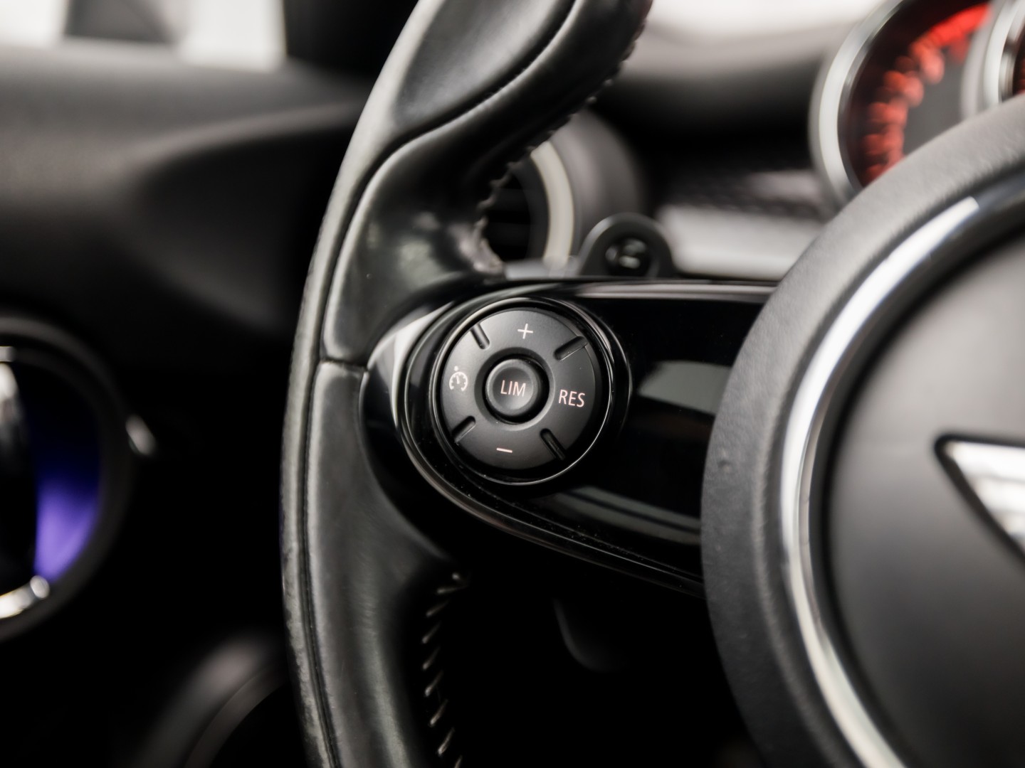 MINI 5-deurs 2.0 Cooper S Chili Edition 192Pk Automaat (PANORAMADAK, GROOT NAVI, HEAD-UP DISPLAY, LEDER, STOELVERWARMING, SPORTSTOELEN, GETINT GLAS, PARKEERSENSOREN, NIEUWSTAAT)