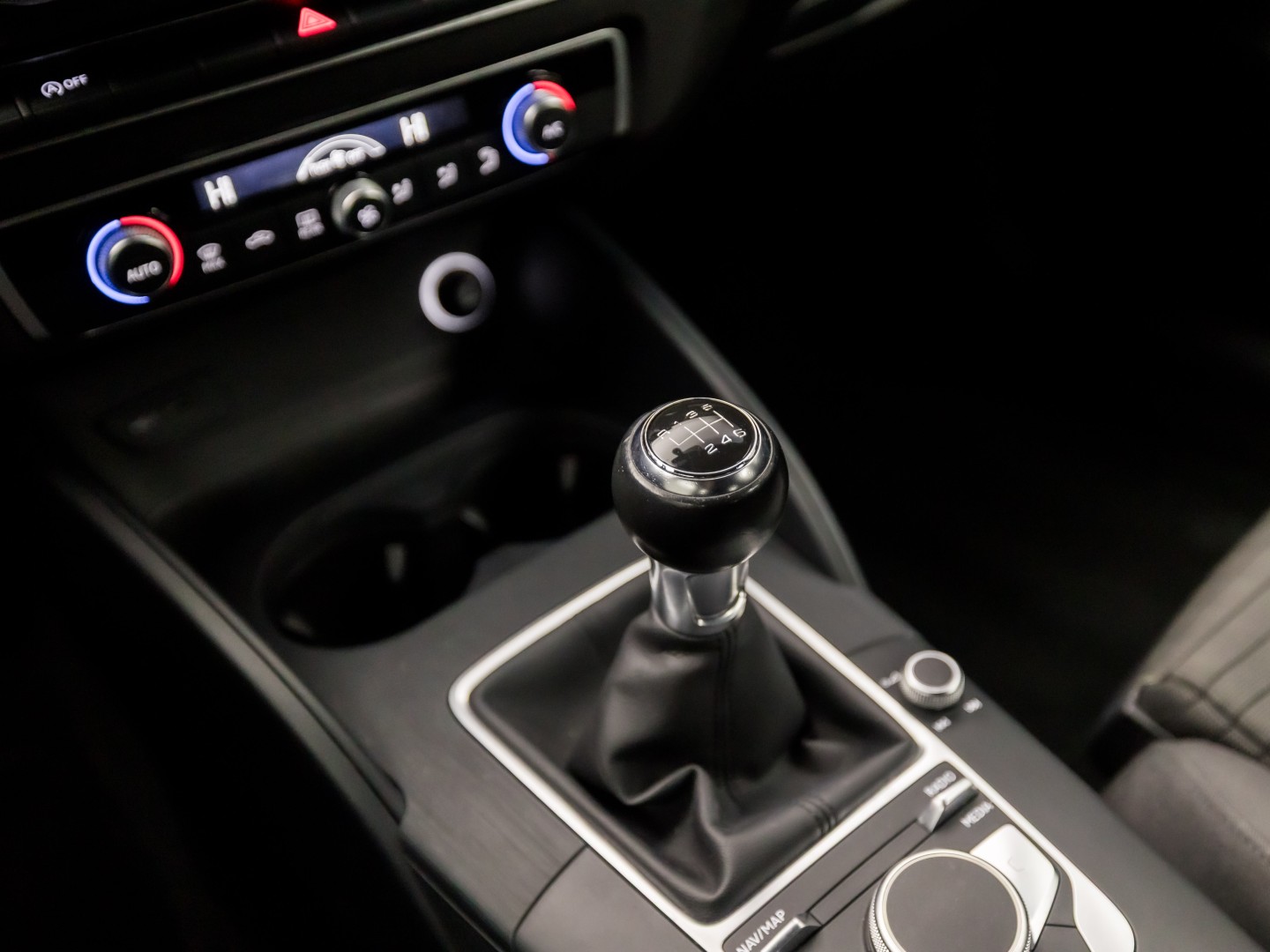 Audi A3 Sportback 1.0 TFSI Sport (APPLE CARPLAY, GROOT NAVI, CLIMATE, DYNAMISCHE KNIPPERLICHTEN, SPORTSTOELEN, CRUISE, PARKEERSENSOREN, NIEUWE APK, NIEUWSTAAT)