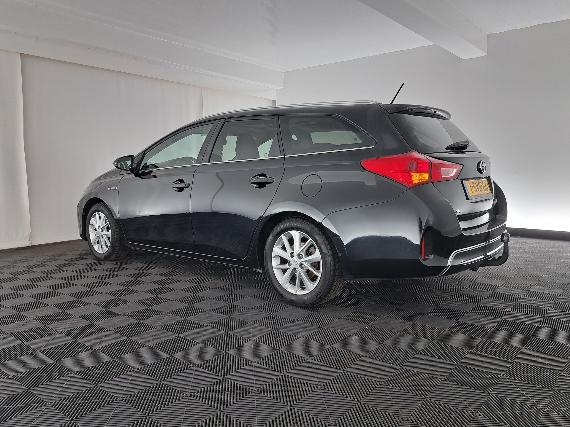 Toyota Auris Touring Sports 1.8 Hybrid Lease Aut. *PANO | NAVI-FULLMAP | KEYLESS | CAMERA | COMFORT-SEATS | ECC | PDC | CRUISE | TOWBAR | 16''ALU*