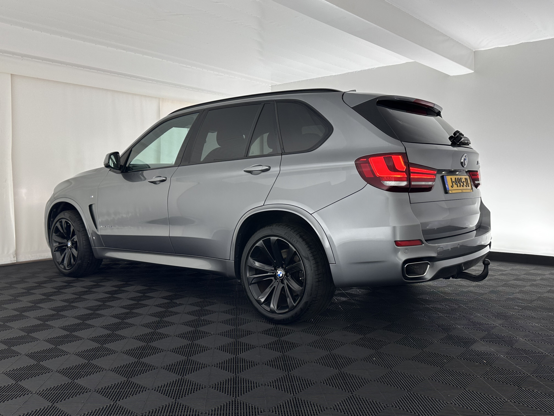 BMW X5 xDrive40d  *Right-Hand-Drive* M-Sportpack High Executive [ 7-Pers. ] Aut. *LEATHER | XENON | MEMORY-PACK | HEATED-SPORTSEATS | NAVI-FULLMAP | SHIFTPADDLES | PRIVACYGLASS | ECC | TOWBAR | PDC | CRUISE | 20''ALU*