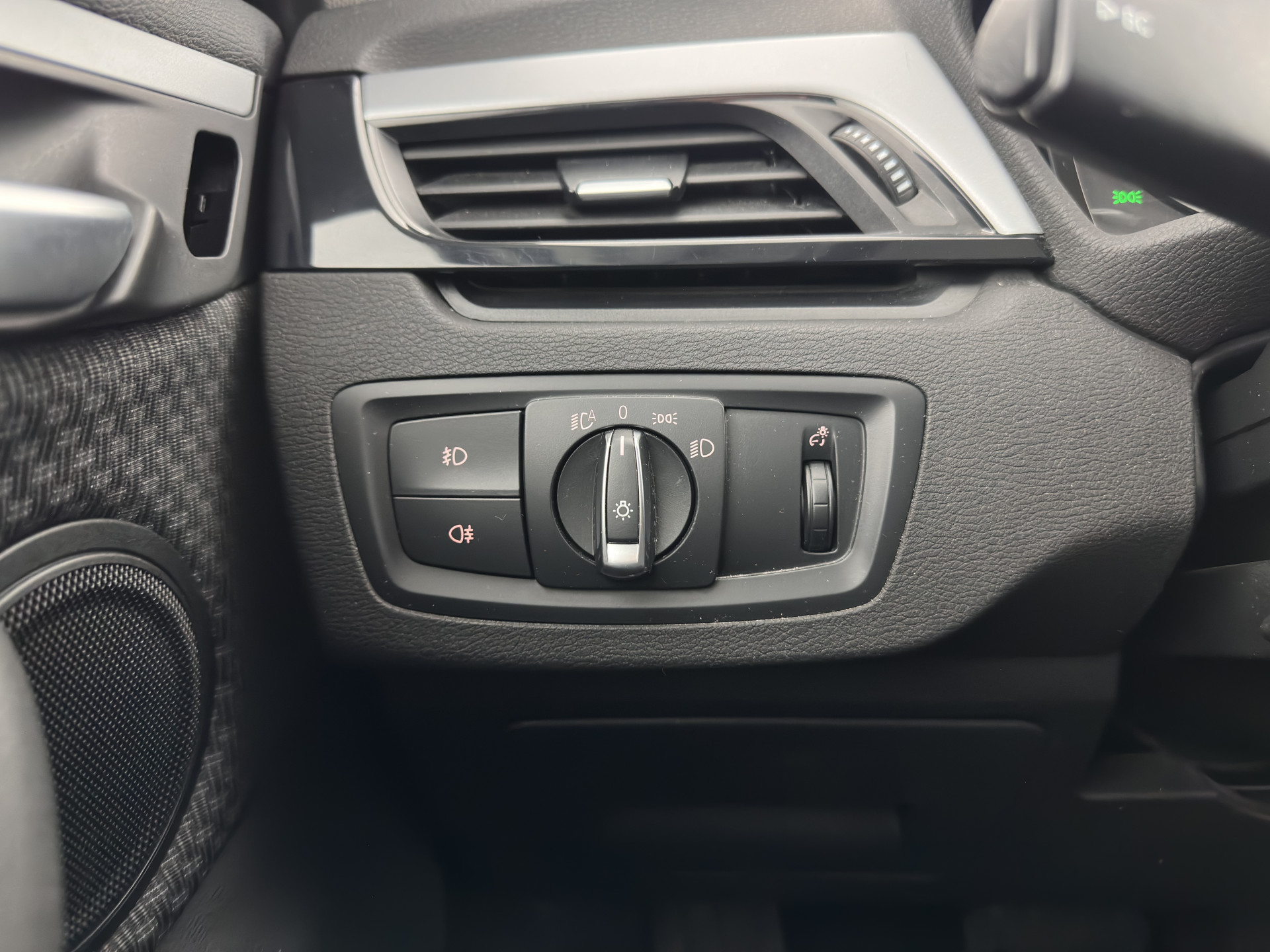 BMW X1 sDrive20i Executive (INCL-BTW) Aut. *LED-LIGHTS | NAVI-FULLMAP | COMFORT-SEATS | ECC | PDC | CRUISE | TOWBAR | 17''ALU*