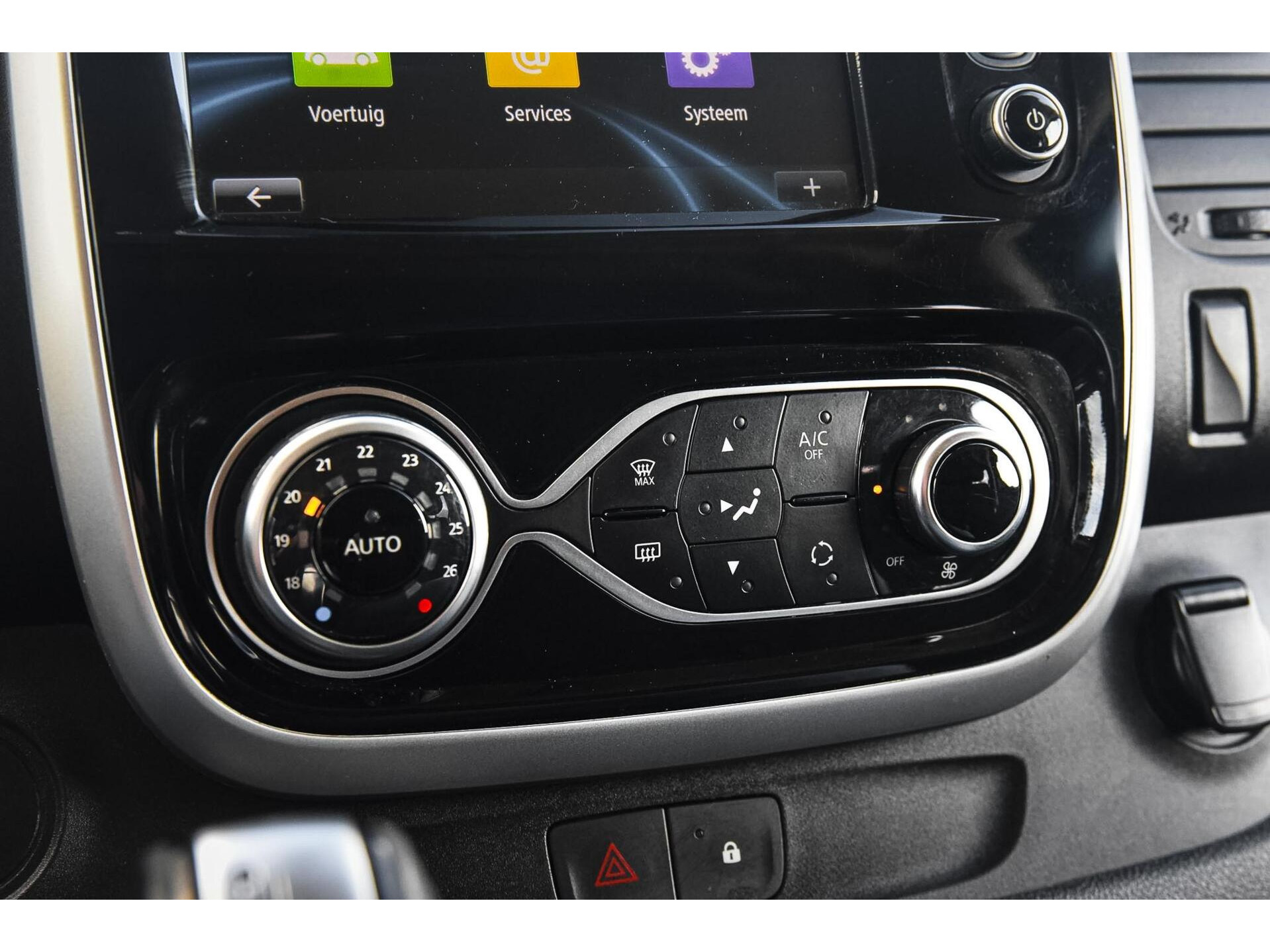 Trafic 2.0 dCi 145 DC Luxe | Automaat | 6-Pers