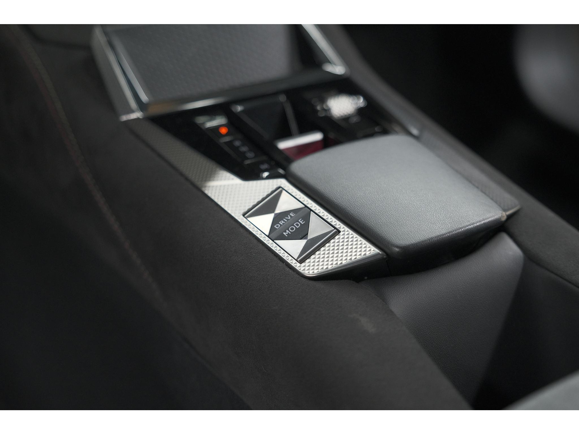 DS 4 PureTech 130 EAT8 Performance Line | Camera | Apple Carplay | Alcantara® bekleding | Parkeersensensoren