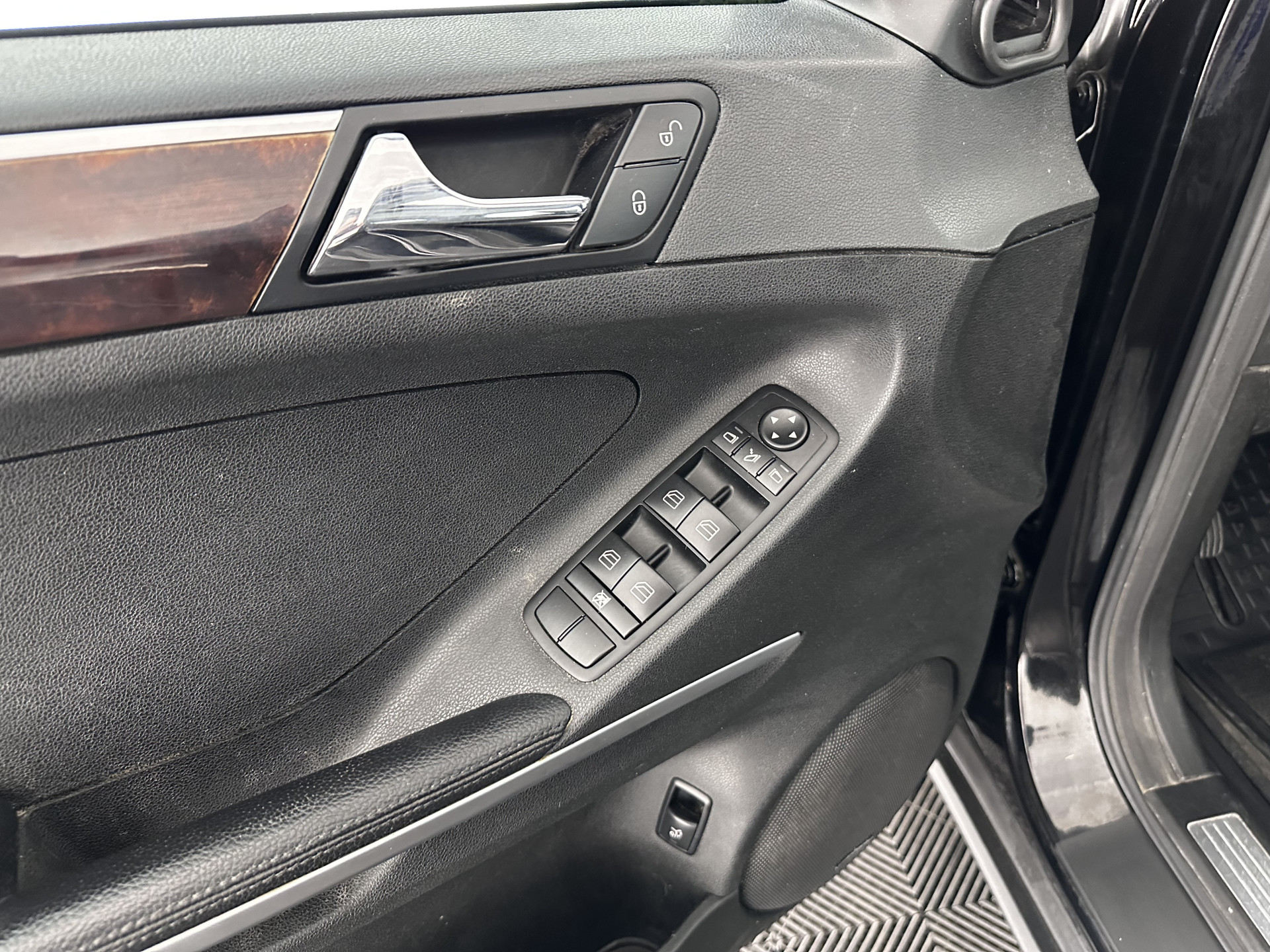 Mercedes-Benz M-klasse ML 420 CDI (⚠️) Aut. *PANO | LEATHER | BI-XENON | NAVI-FULLMAP | KEYLESS | AIRMATIC | CAMERA | TOWBAR | CRUISE | HARMAN/KARDON-AUDIO| MEMORY-PACK | HEATED-COMFORT-SEATS | 19"ALU*