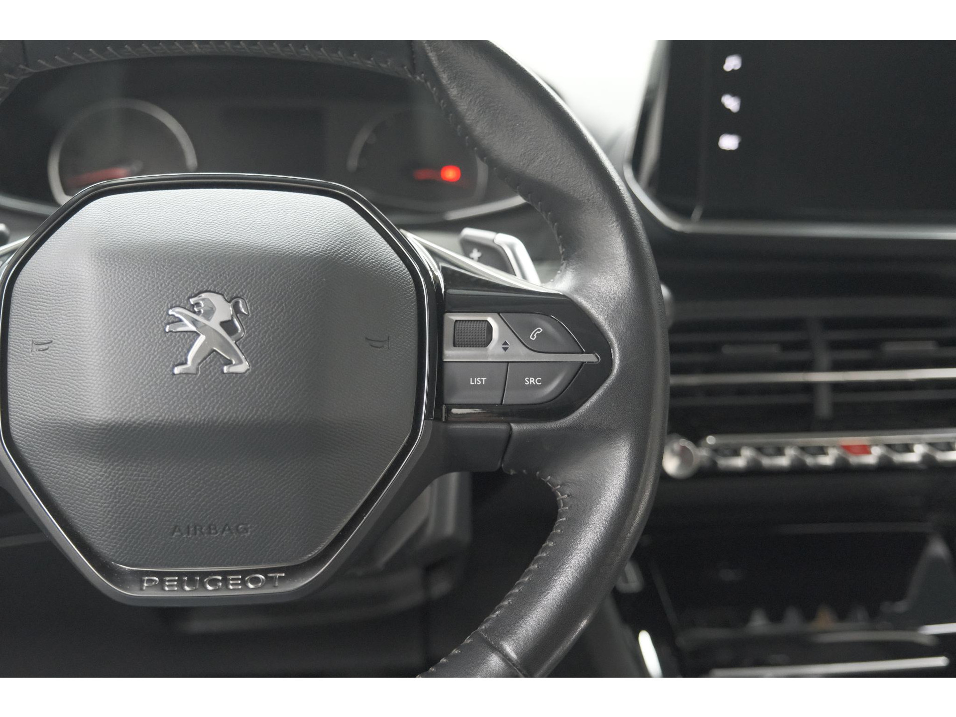 Peugeot 2008 PureTech 130 EAT8 Allure | Trekhaak | Camera | Navigatie | Apple Carplay
