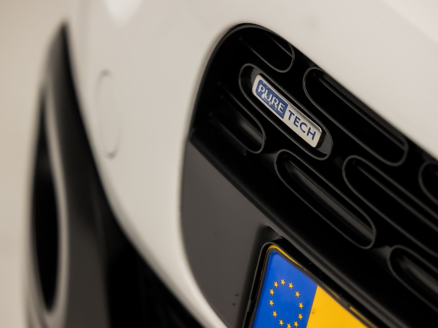 Citroën C3 1.2 PureTech S&S Shine Sport 110Pk (APPLE CARPLAY, GROOT NAVI, STOELVERWARMING, SPORTSTOELEN, CRUISE, LANE ASSIST, NIEUWSTAAT)