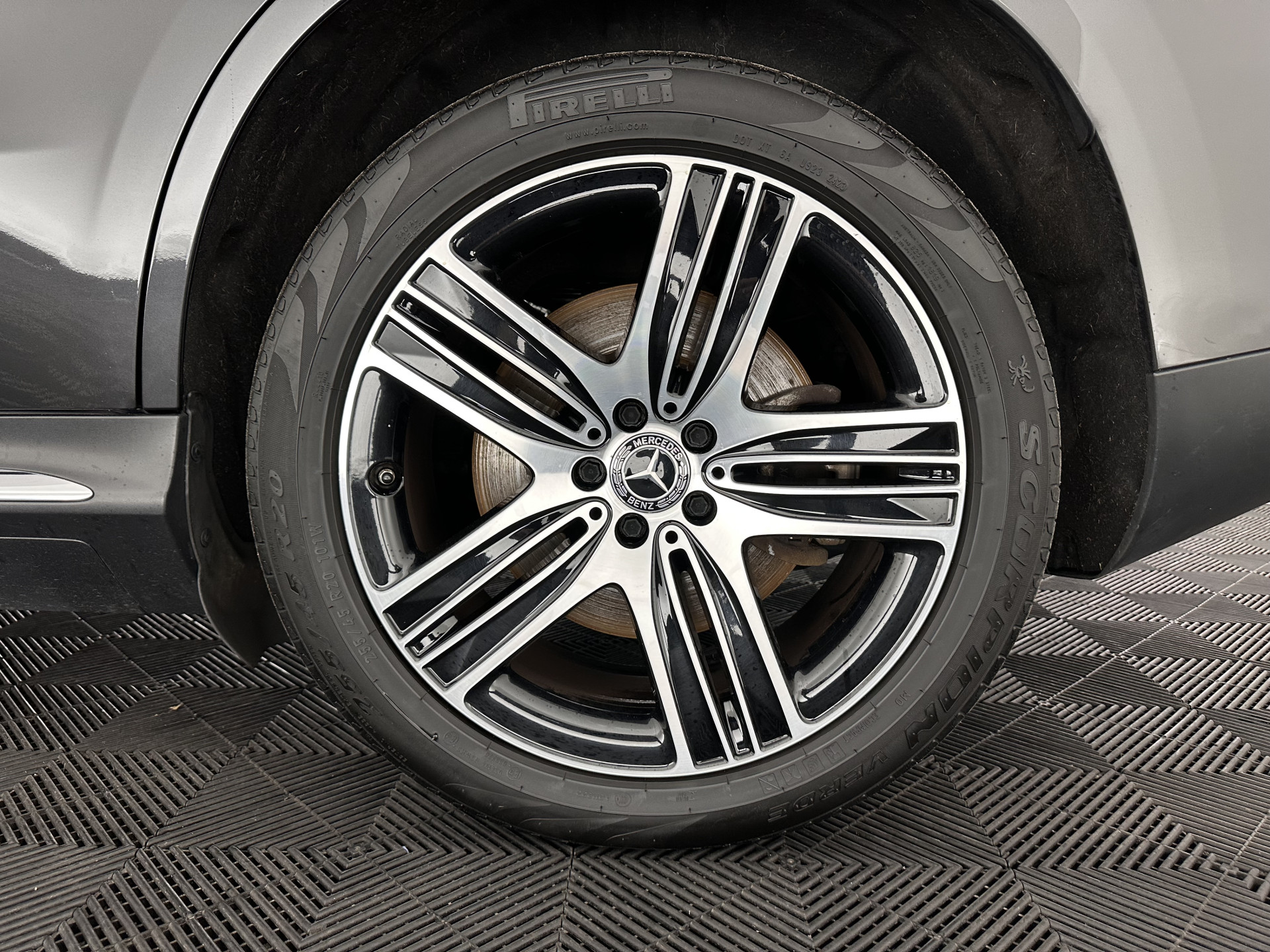 Mercedes-Benz EQC 400 4MATIC Business Solution Luxury 80 kWh {SOH-89%} (INCL.BTW) Aut.*LEATHER | FULL-LED | DISTRONIC | BLINDSPOT | HEATED-COMFORTSEATS | DIGI-WIDESCREEN | DAB+ | KEYLESS | AMBIENTLIGHT | NAVI-FULLMAP | ECC | PRIVACY-GLASS | PDC | 20''ALU*