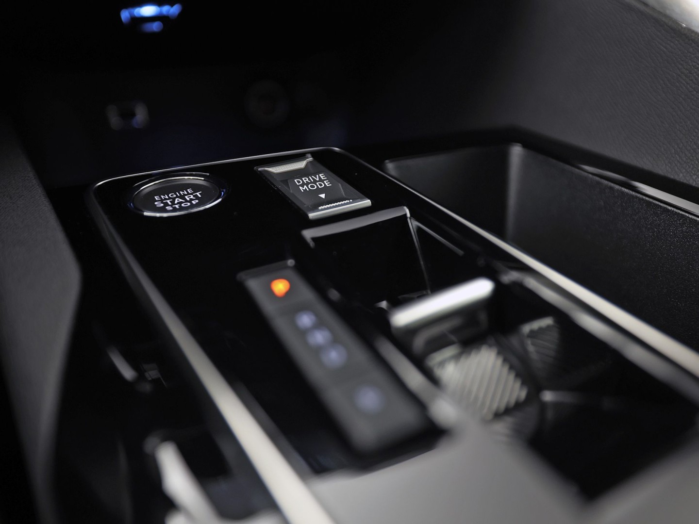 Peugeot 3008 1.6 HYbrid 225 Allure Sport 225Pk Automaat (APPLE CARPLAY, GROOT NAVI, 360 CAMERA, GETINT GLAS, SPORTSTOELEN, LEDER, ZWART HEMEL, LANE ASSIST, NIEUWSTAAT)