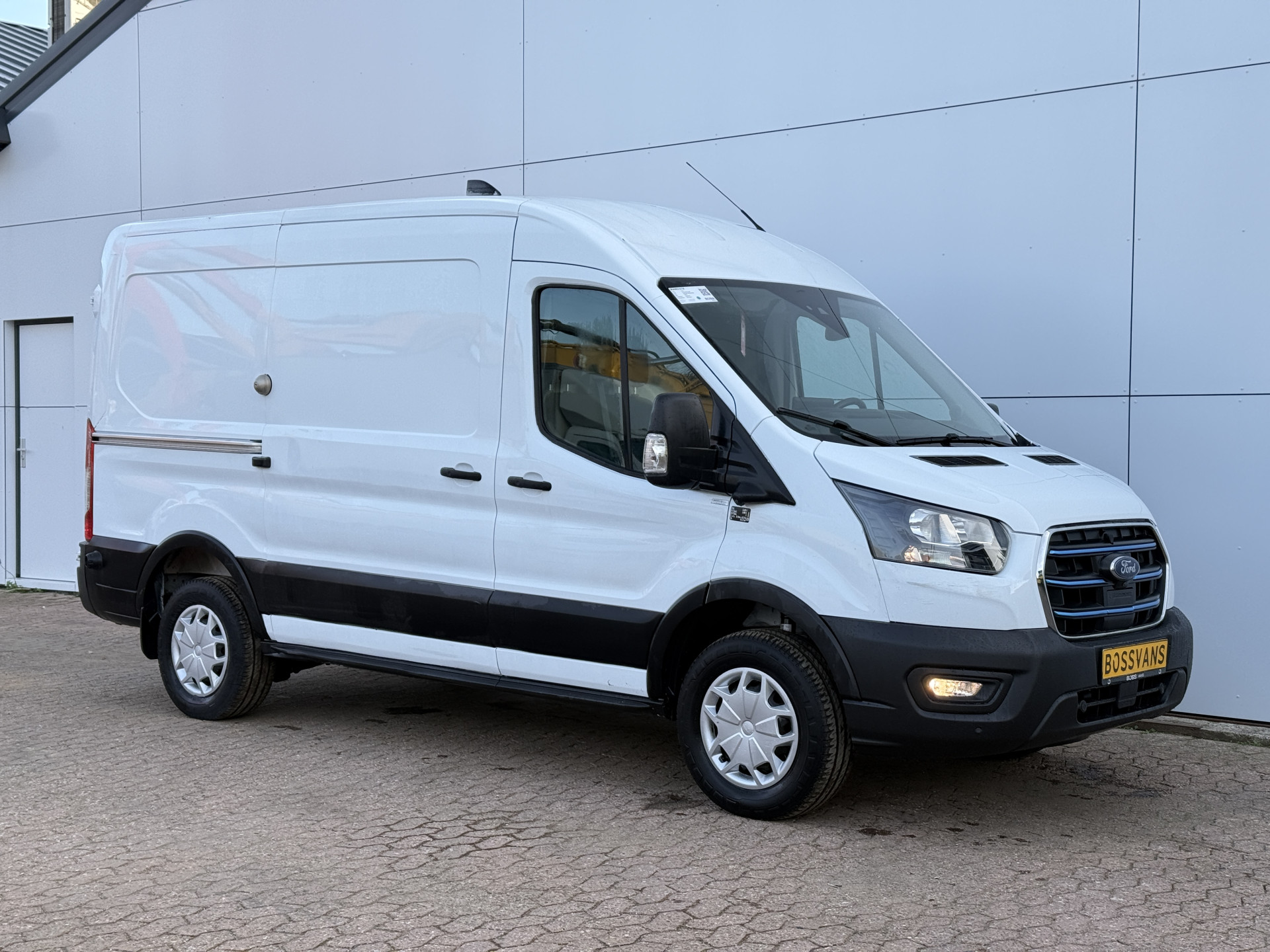 Ford e-Transit 68kWh 184PK L2H2 317km WLTP 95,6% (SOH) BEV Snelladen 360° Camera Cruise control Climate control Carplay Navigatie Parkeersensoren