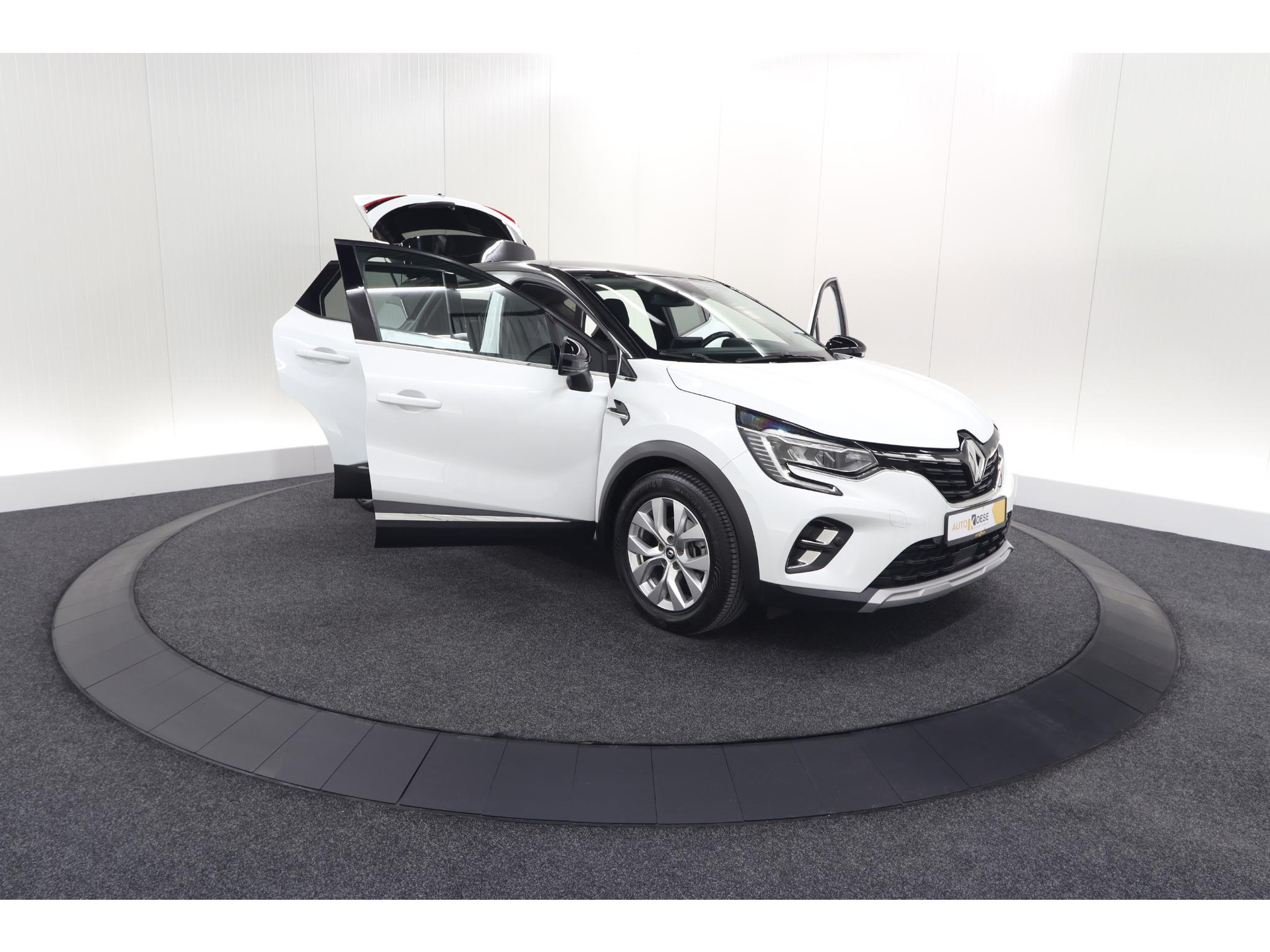Renault Captur 1.6 E-Tech Plug-in Hybrid 160 Intens | Trekhaak | Camera | Adaptieve Cruise Control | Dodehoekdetectie