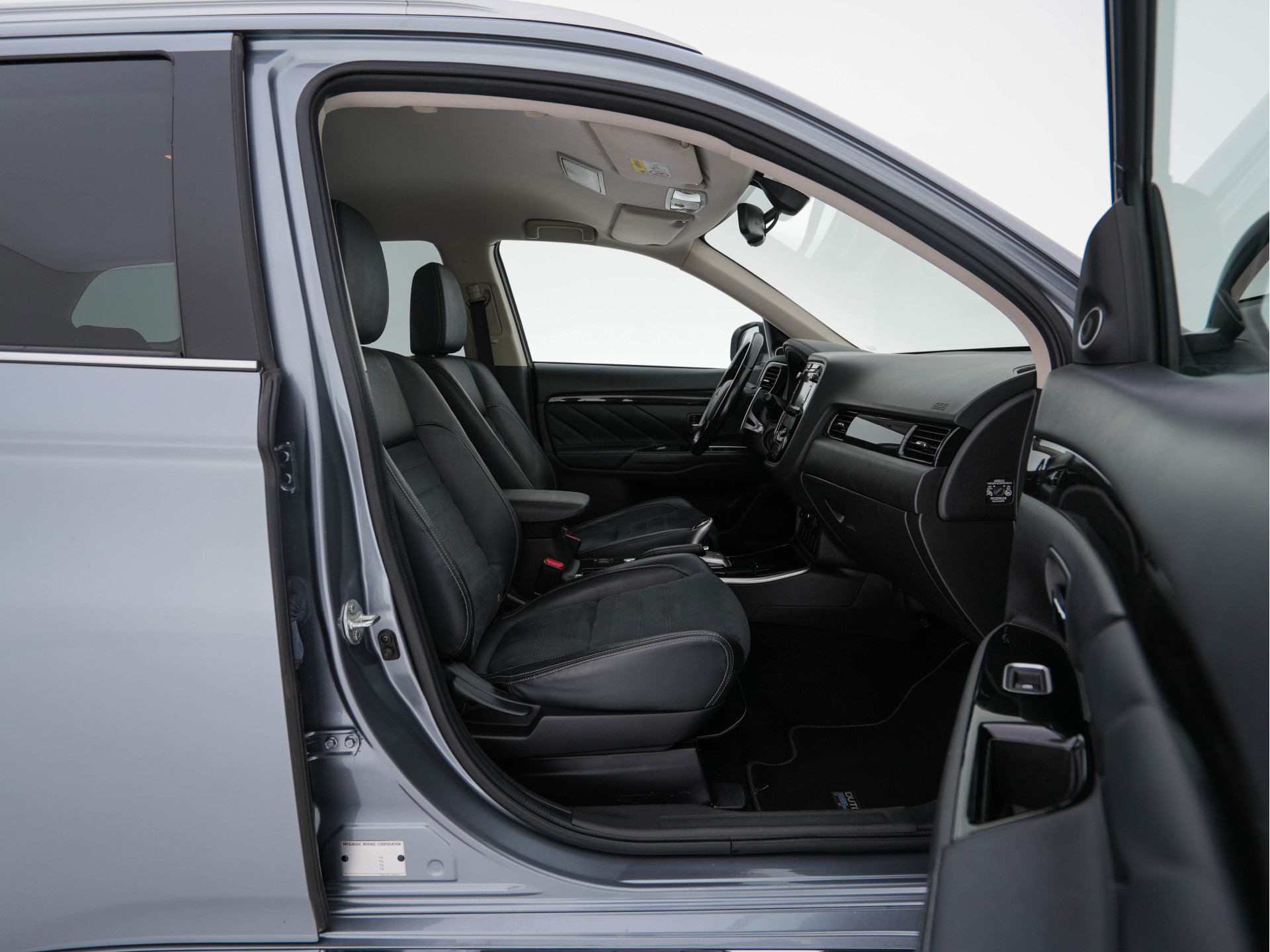 Mitsubishi Outlander 2.0 PHEV Executive Edition AWD Aut.  *LEATHER-MICROFIBRE | ROCKFORD-AUDIO | LED-LIGHTS | NAVI-FULLMAP | KEYLESS | CAMERA | HEATED-COMFORTSEATS | ECC | SHIFT-PADDLES | PDC | CRUISE | PRIVACY-GLASS | DAB | TOWBAR | 18''ALU *