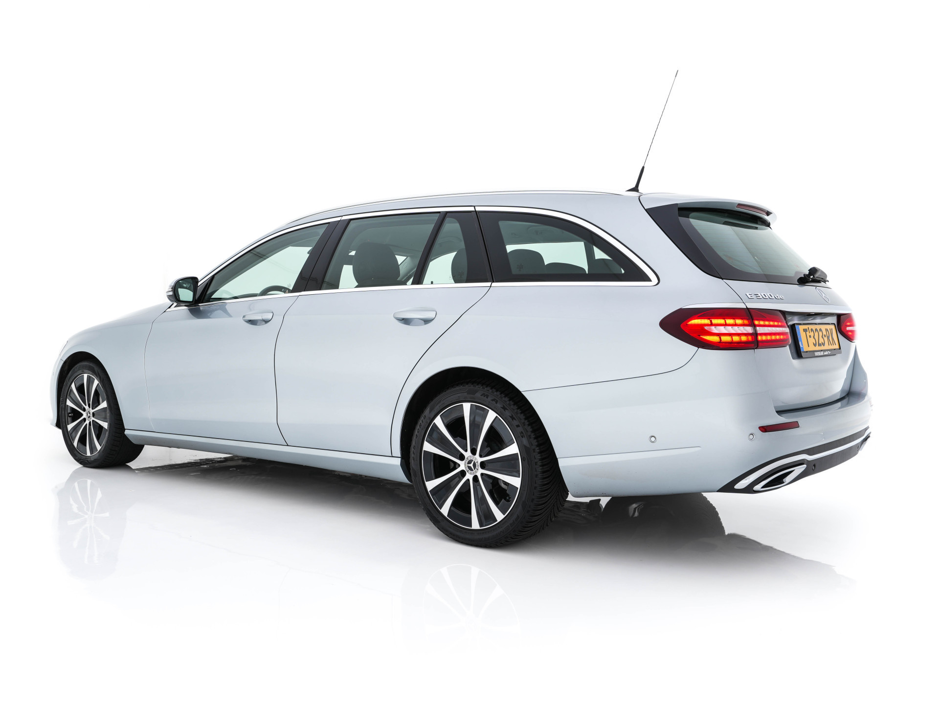 Mercedes-Benz E-klasse Estate 300 de Luxury Line ( Plug-in ) (INCL-BTW) Aut. *LUXURY-LEATHER | FULL-LED | WIDE-SCREEN-DIGICOCKPIT | BLIND-SPOT | AMBIENT-LIGHT | HEATED-SPORTSEATS | CAMERA | DAB+ | NAVI-FULLMAP | PDC | ADAPTIVE-CRUISE | ECC | 18''ALU*