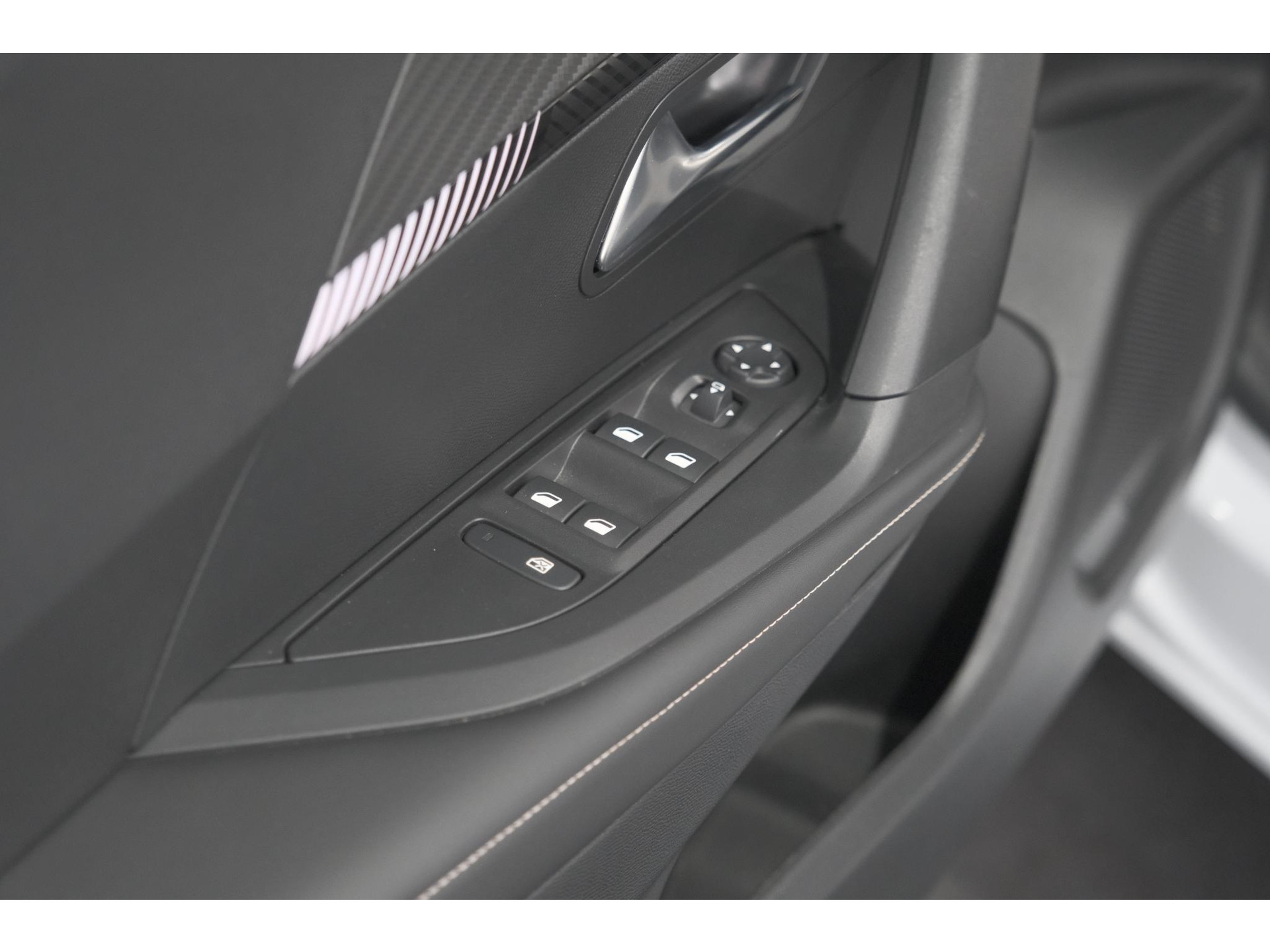 Peugeot 2008 PureTech 100 Allure | Apple Carplay | Parkeersensoren | Climate Control | Cruise Control