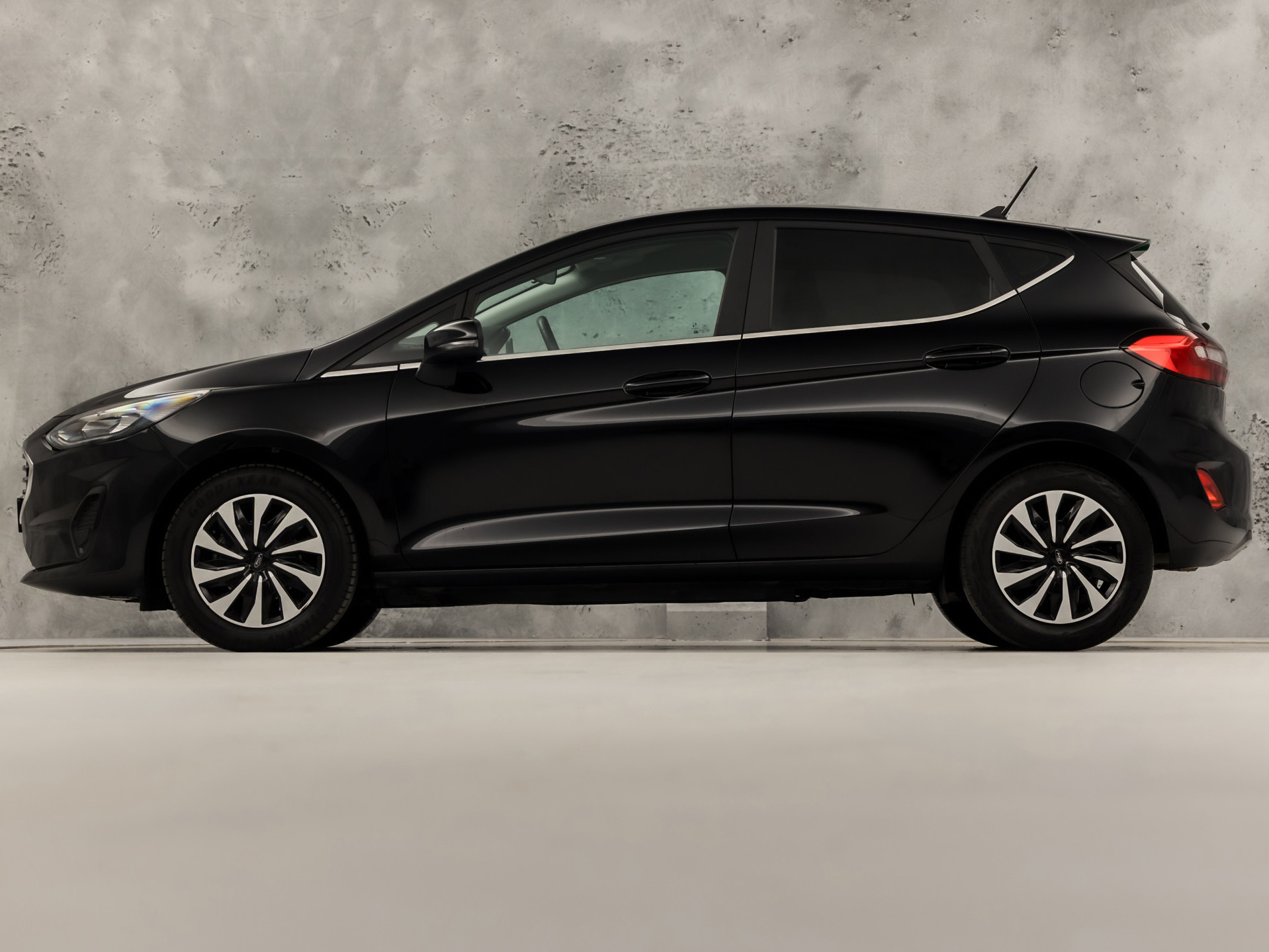 Ford Fiesta 1.0 EcoBoost Hybrid Titanium Sport (APPLE CARPLAY, GROOT NAVI, CLIMATE, GETINT GLAS, PARKEERSENSOREN, SPORTSTOELEN, LM VELGEN, CRUISE, NIEUWSTAAT)