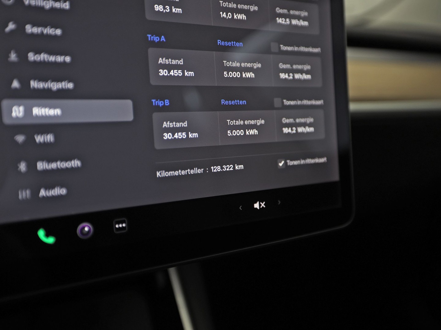 Tesla Model 3 Standard RWD Plus 60 kWh 283Pk Automaat (PANORAMADAK, AUTOPILOT, SOH 85,7%, LEDER, CAMERA, MEMORY SEATS, NAVIGATIE, NIEUWSTAAT)