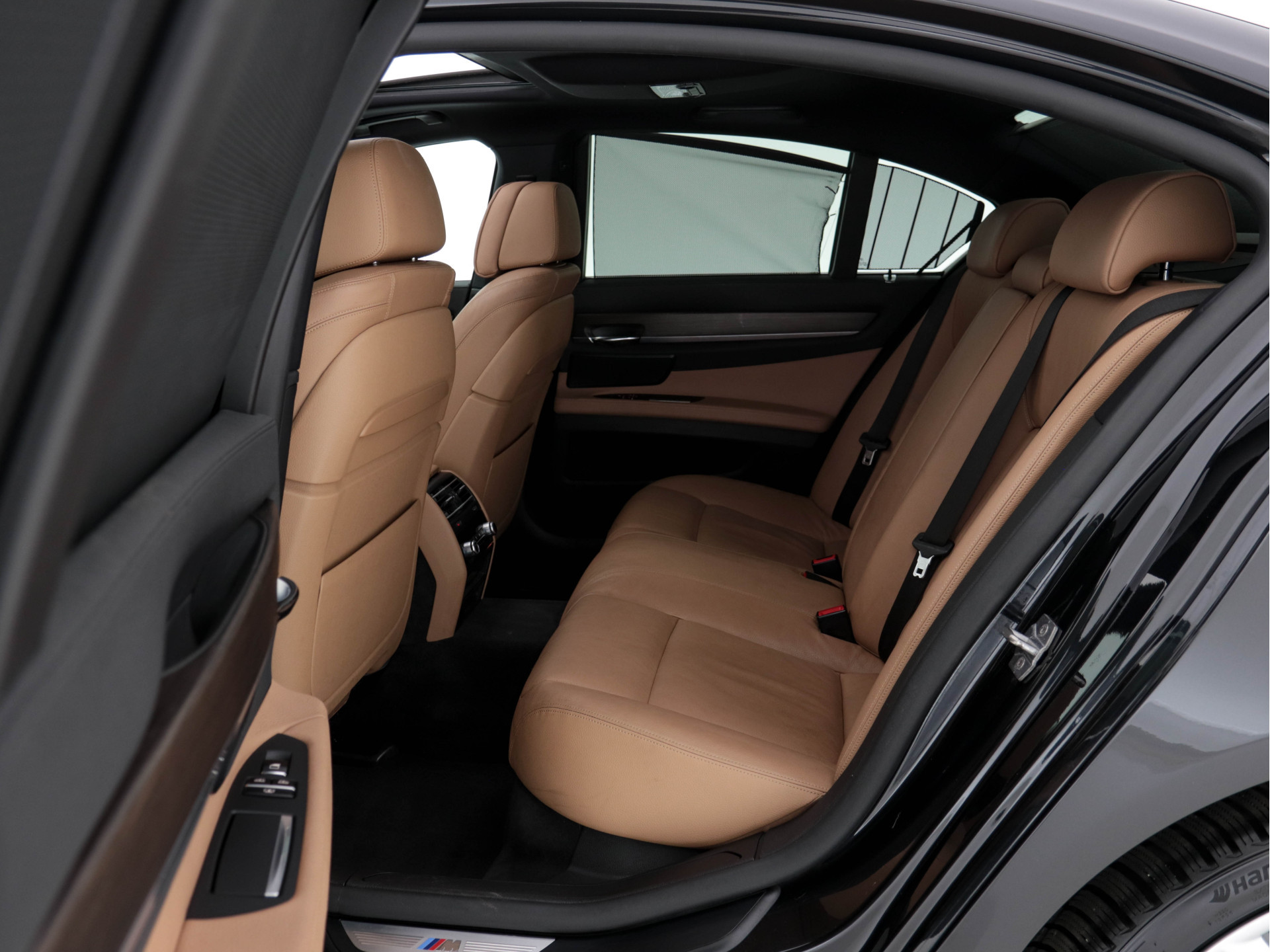 BMW 7-serie 740d xDrive M-Sport Aut. *PANO | LEATHER | FULL-LED | SURROUND-VIEW | NAVI-FULLMAP | SOFT-CLOSE | HEAD-UP | HARMAN/KARDON-AUDIO | KEYLESS | CRUISE | HEATED-SPORTSEATS | LANE-ASSIST | MEMORY-PACK | TOWBAR