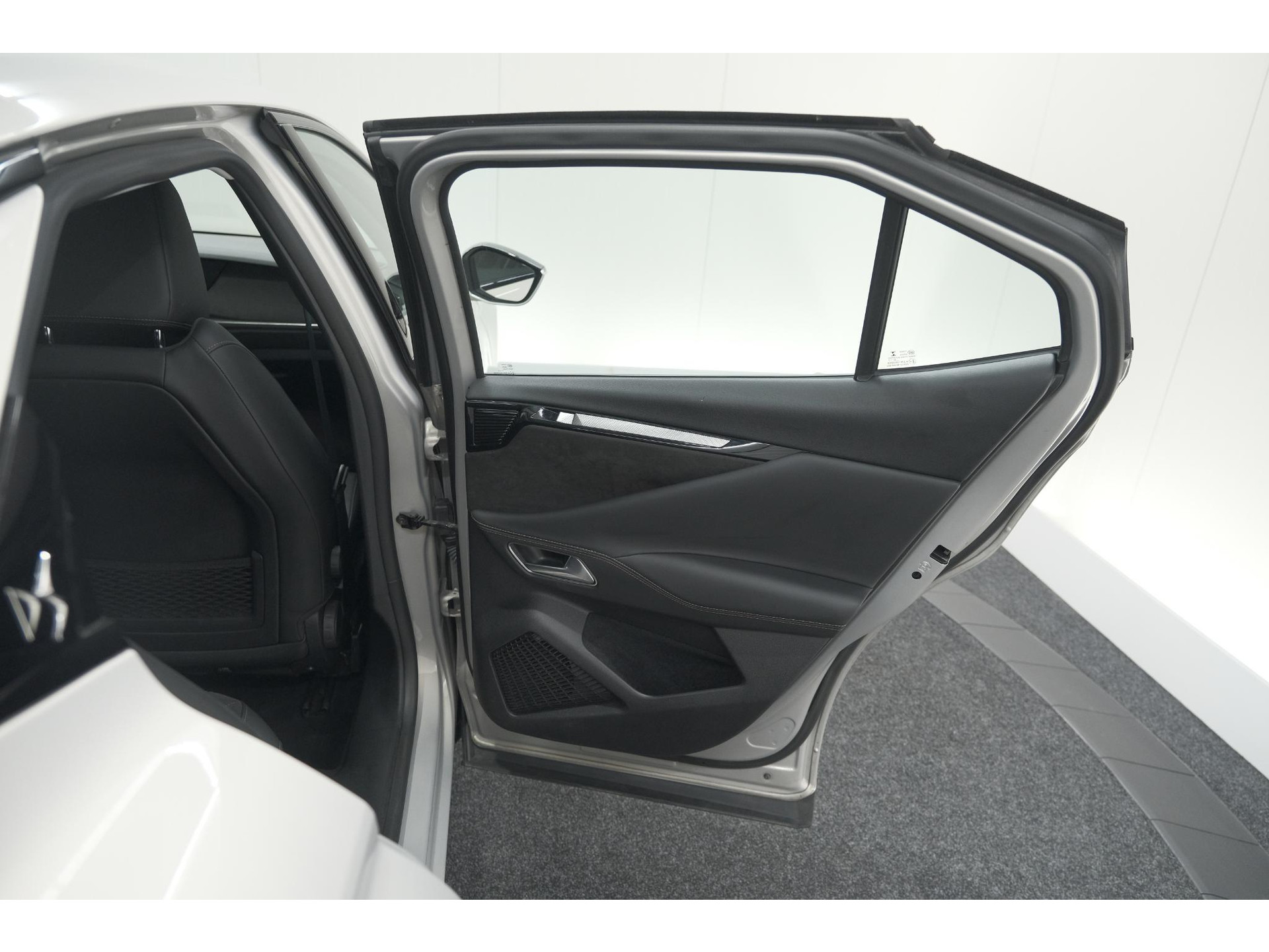 DS 4 PureTech 130 EAT8 Performance Line | Camera | Apple Carplay | Alcantara® bekleding | Parkeersensensoren