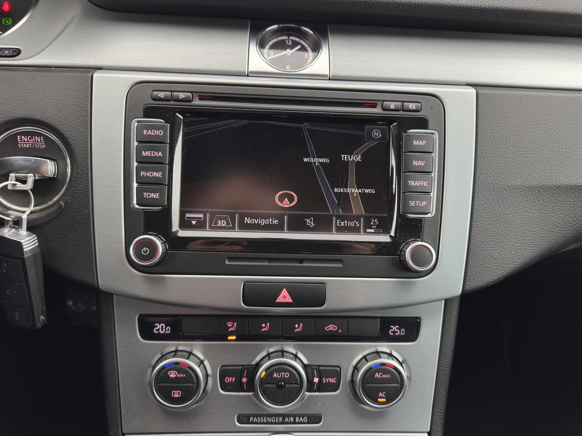 Volkswagen CC 1.8 TSI Aut. *LEATHER | BI-XENON | HEATED-SPORTSEATS | NAVI-FULLMAP | ECC | PDC | CRUISE | SHIFTPADDLES | PRIVACY-GLASS | TOWBAR | 18''ALU*